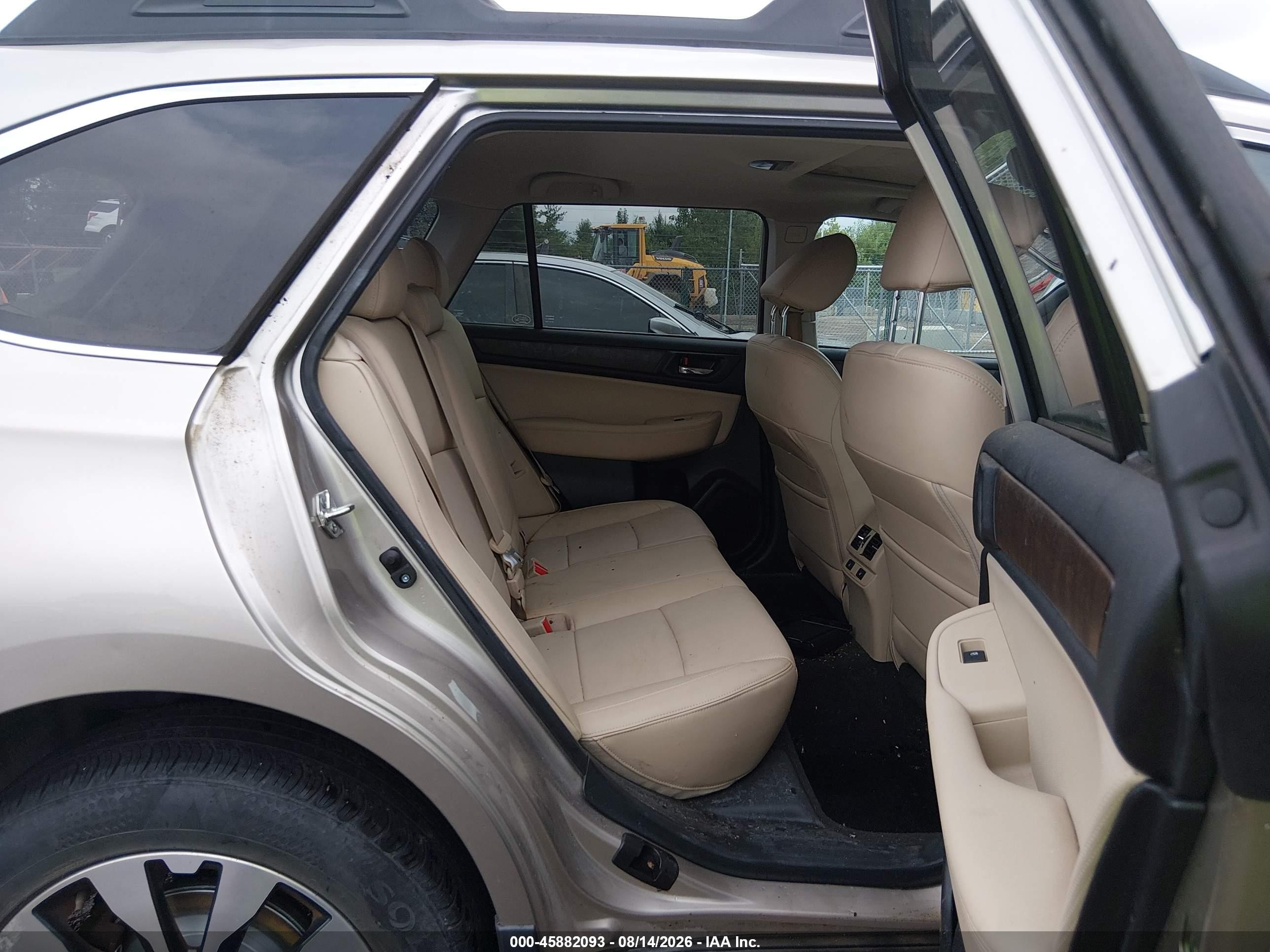 2015 Subaru Outback 2.5i Limited Silver vin: 4S4BSBNC4F3361932