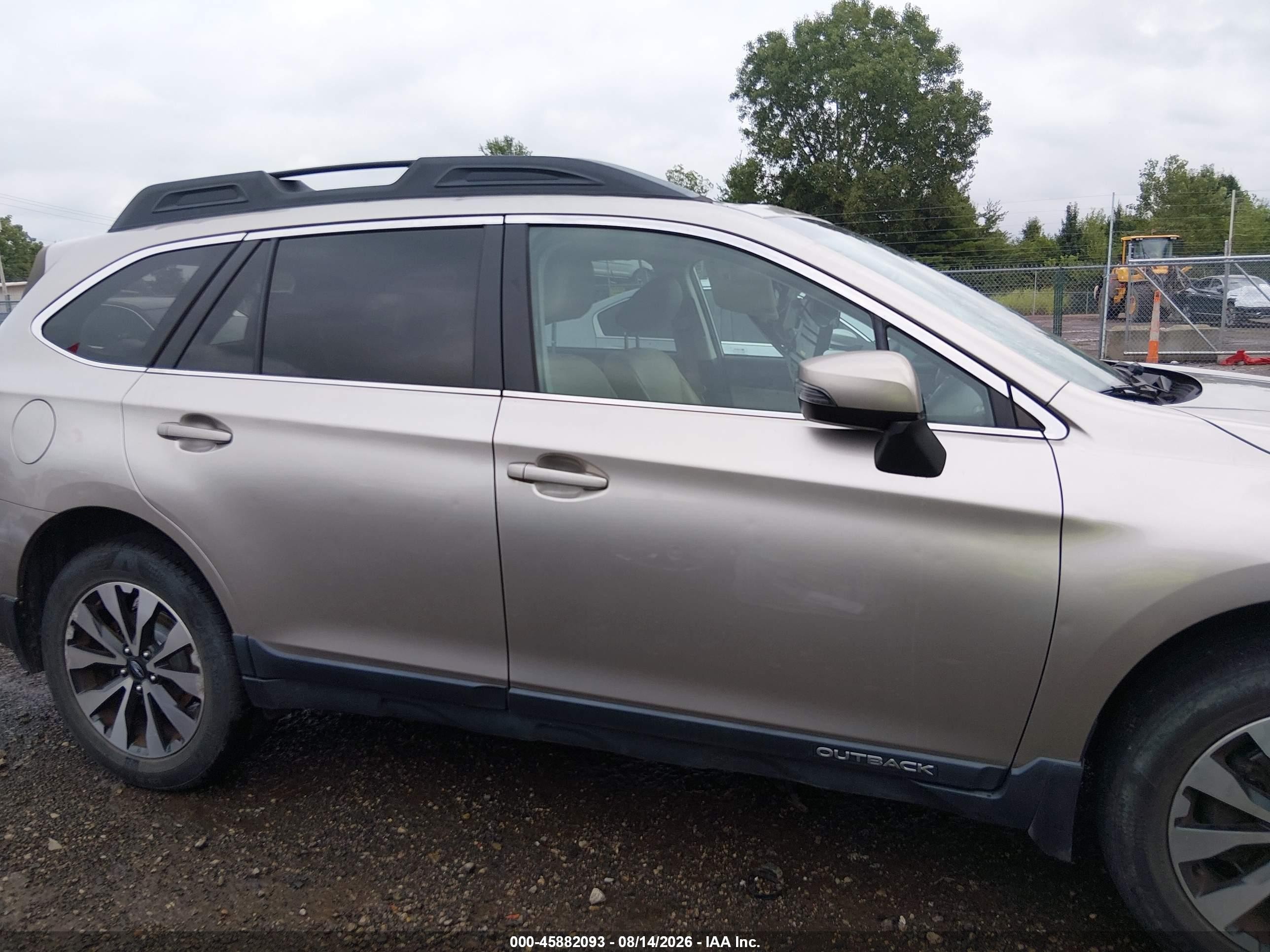 2015 Subaru Outback 2.5i Limited Silver vin: 4S4BSBNC4F3361932