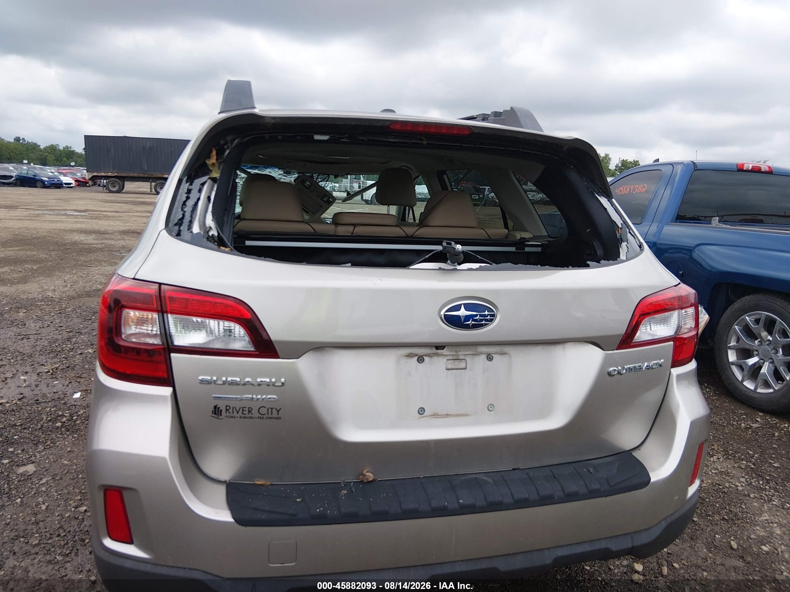 2015 Subaru Outback 2.5i Limited Silver vin: 4S4BSBNC4F3361932