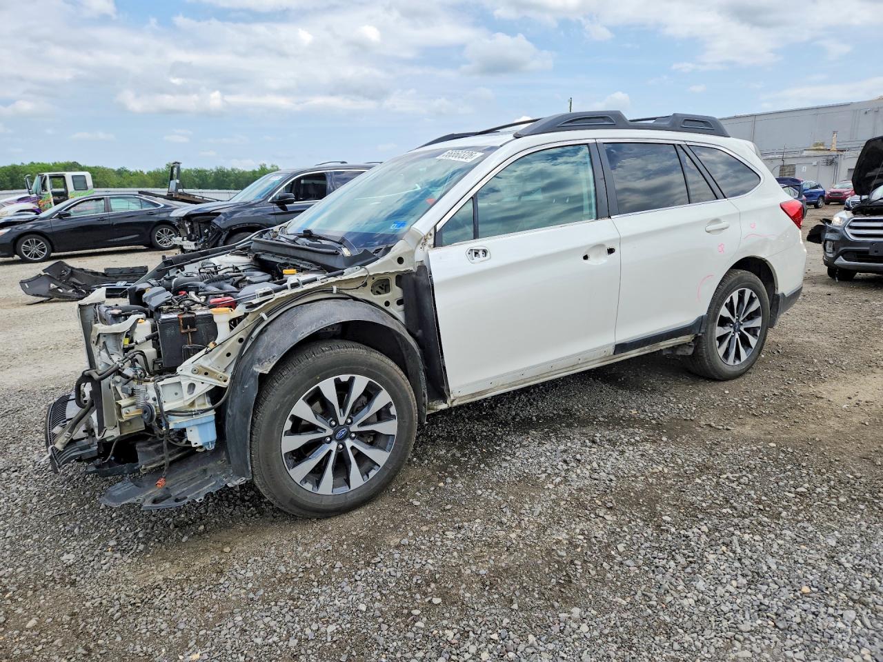 2015 Subaru Outback 2.5i Limited White vin: 4S4BSBNC5F3270698