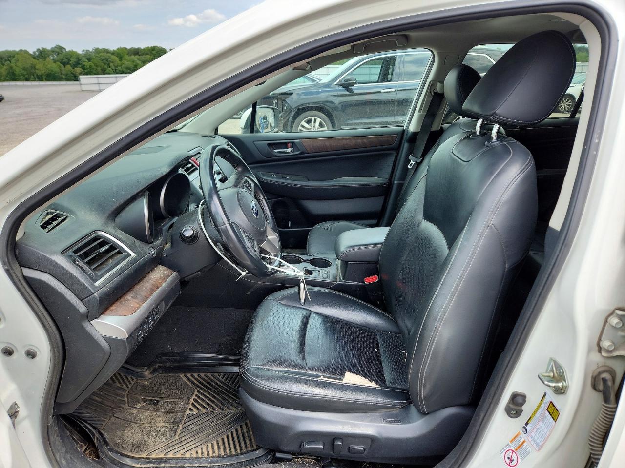 2015 Subaru Outback 2.5i Limited White vin: 4S4BSBNC5F3270698