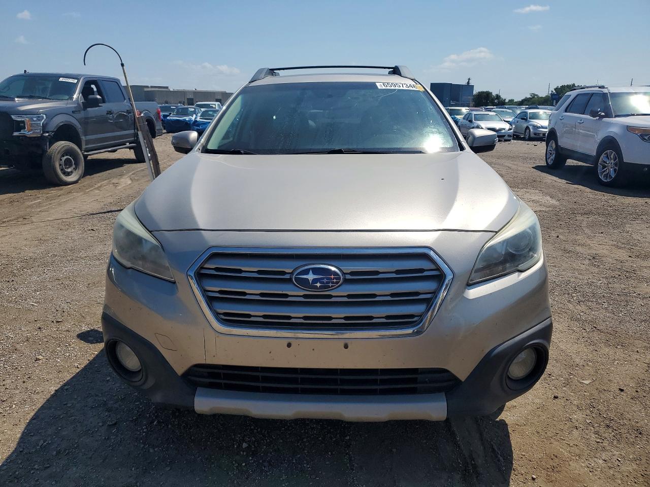 2015 Subaru Outback 2.5i Limited Золотой vin: 4S4BSBNC7F3280746