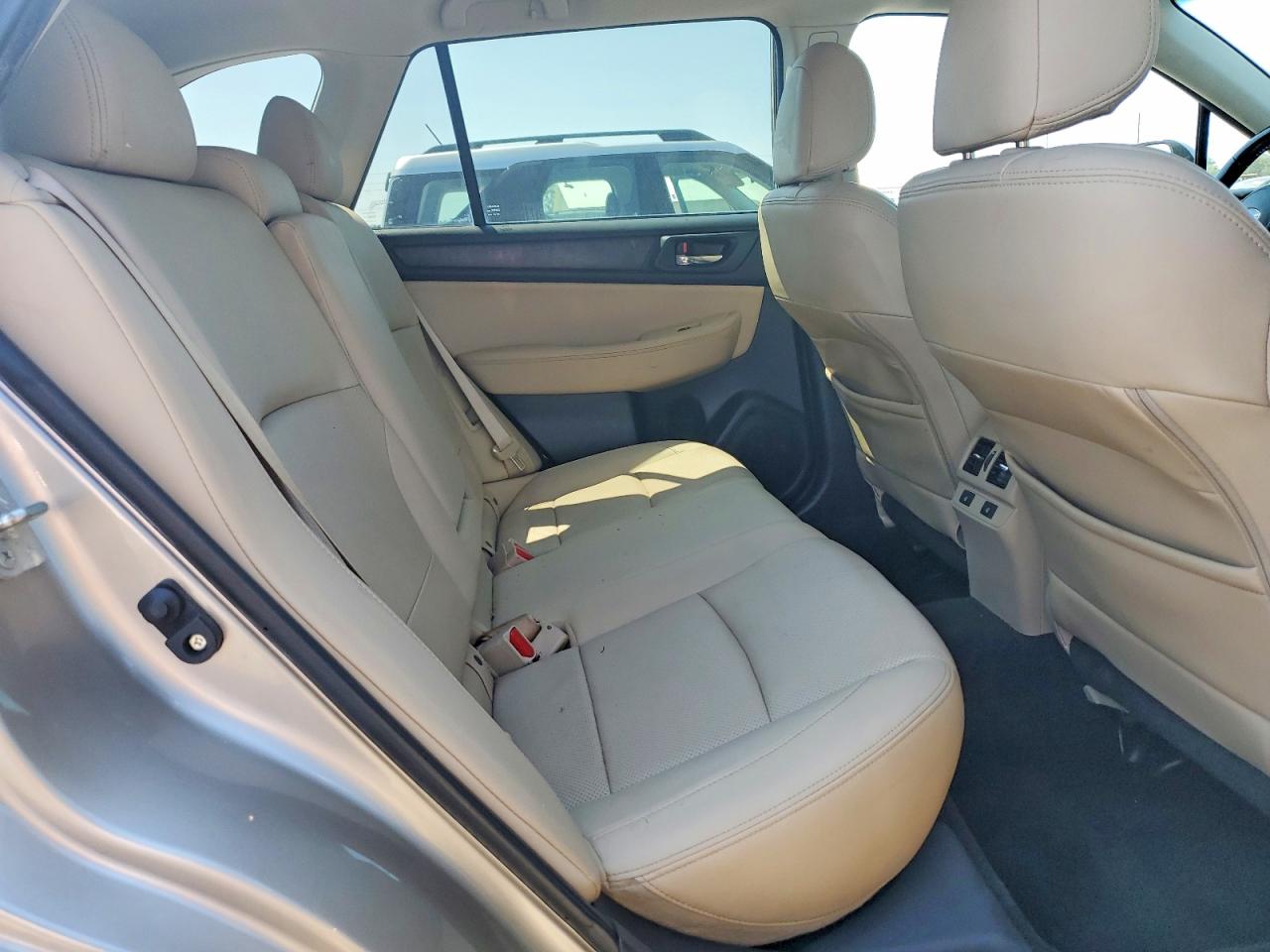 2015 Subaru Outback 2.5i Limited Золотой vin: 4S4BSBNC7F3280746