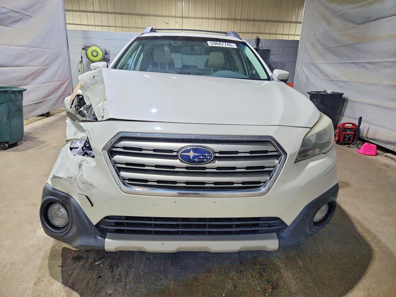 2015 Subaru Outback 2.5i Limited White vin: 4S4BSBNC7F3304737