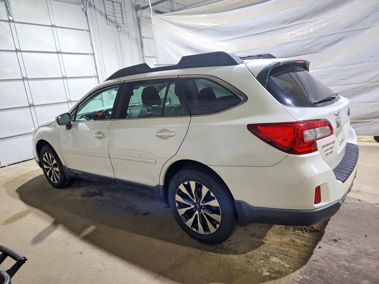 2015 Subaru Outback 2.5i Limited White vin: 4S4BSBNC7F3304737