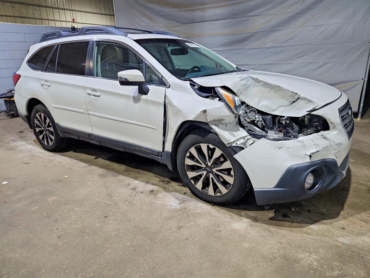 2015 Subaru Outback 2.5i Limited White vin: 4S4BSBNC7F3304737