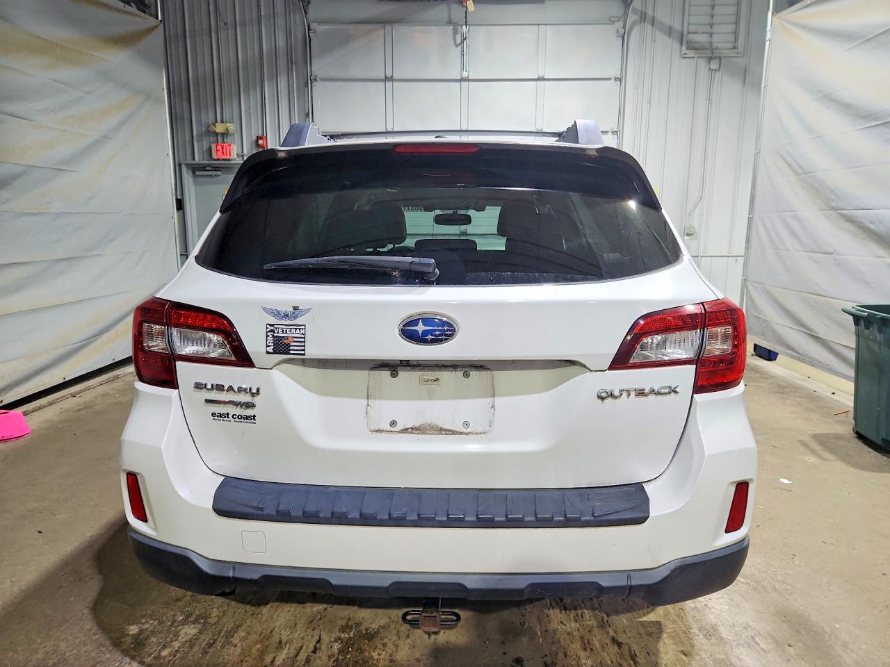2015 Subaru Outback 2.5i Limited White vin: 4S4BSBNC7F3304737