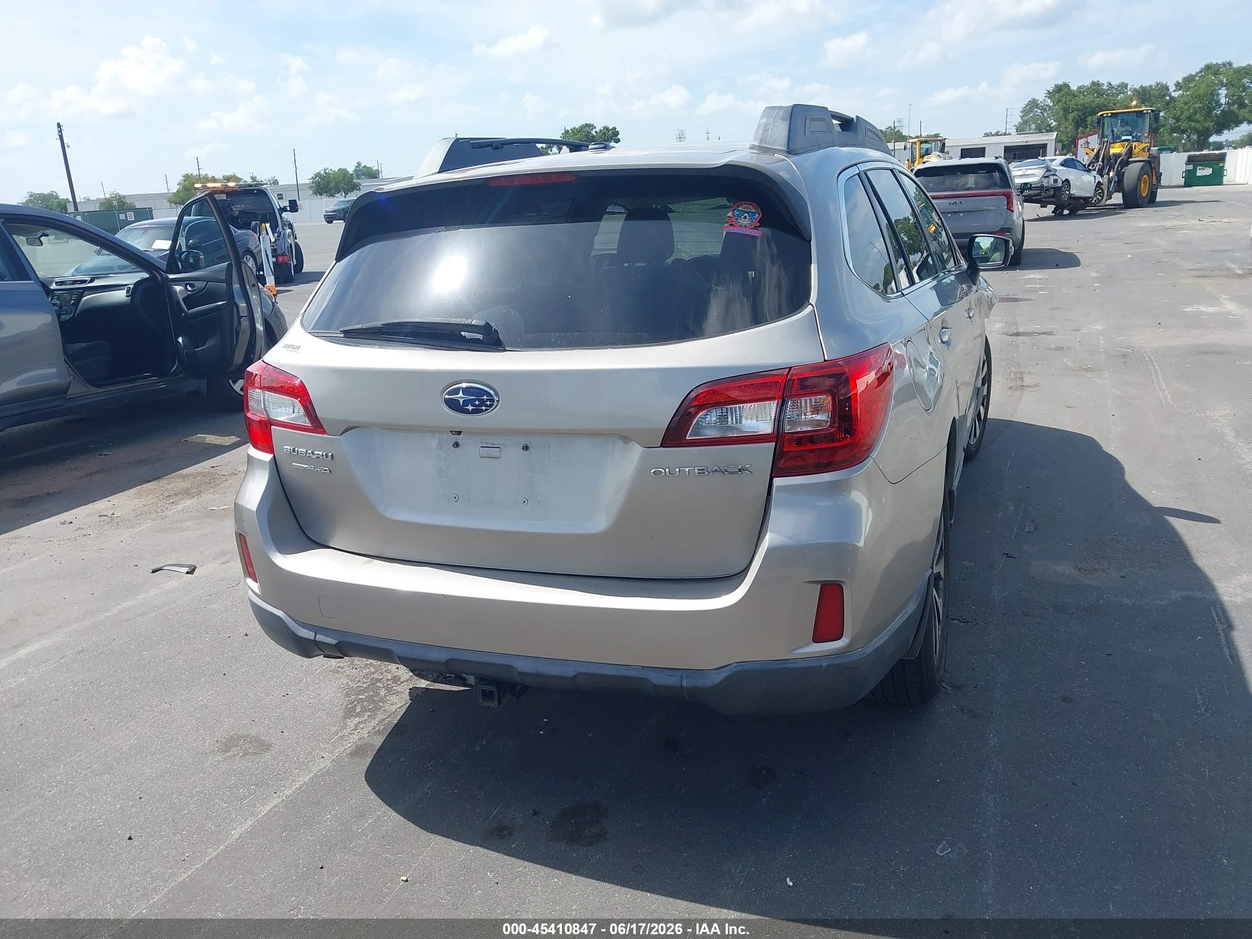 2015 Subaru Outback 2.5i Limited Silver vin: 4S4BSBNC7F3316404