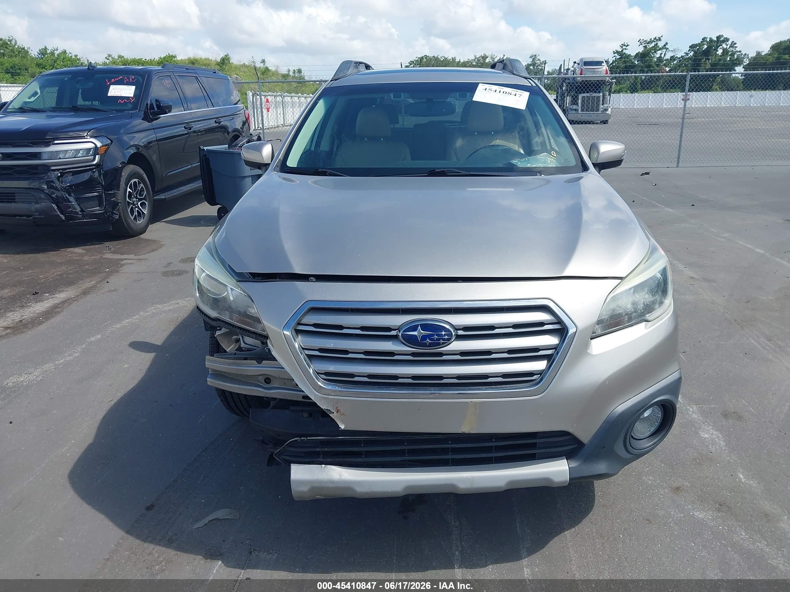 2015 Subaru Outback 2.5i Limited Silver vin: 4S4BSBNC7F3316404