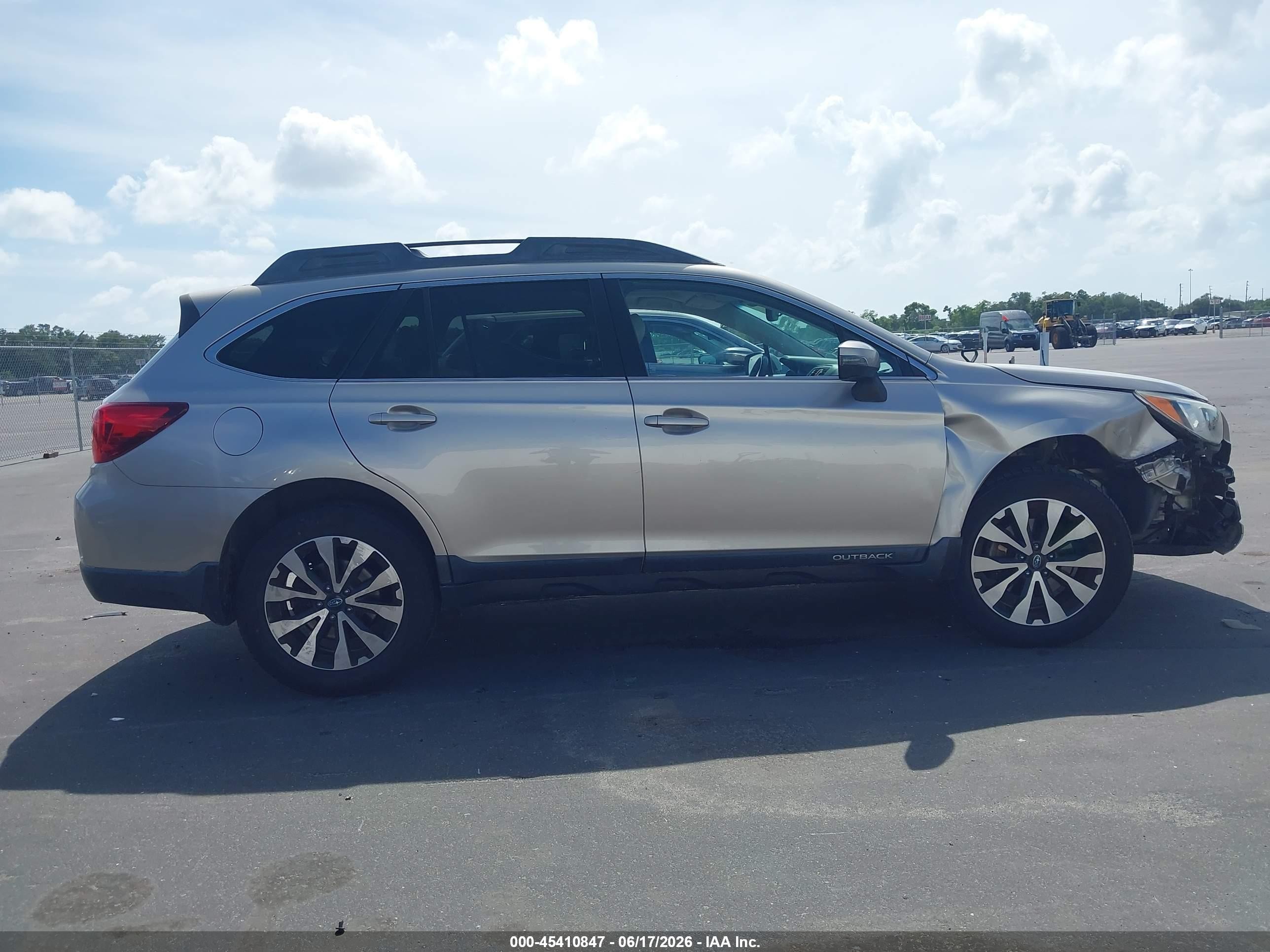 2015 Subaru Outback 2.5i Limited Silver vin: 4S4BSBNC7F3316404