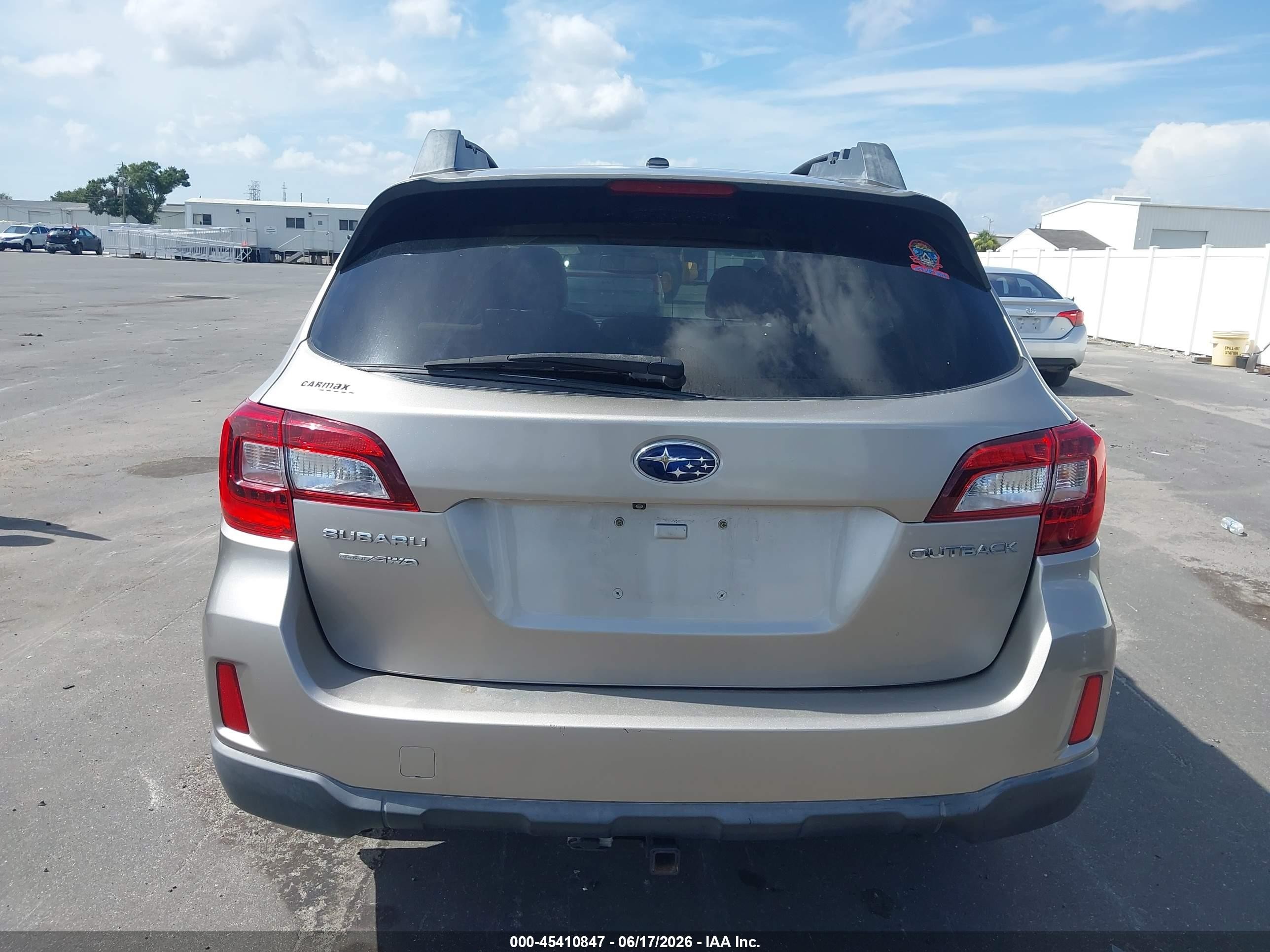 2015 Subaru Outback 2.5i Limited Silver vin: 4S4BSBNC7F3316404