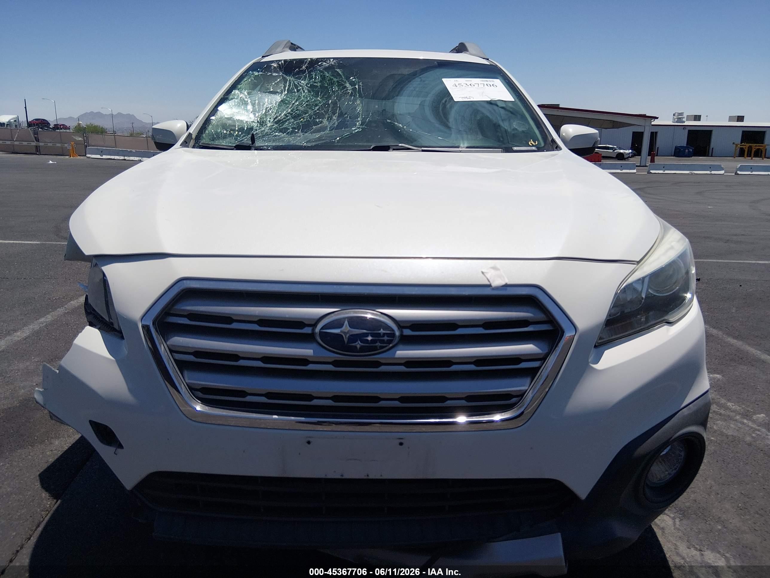 2015 Subaru Outback 2.5i Limited White vin: 4S4BSBNC8F3225562