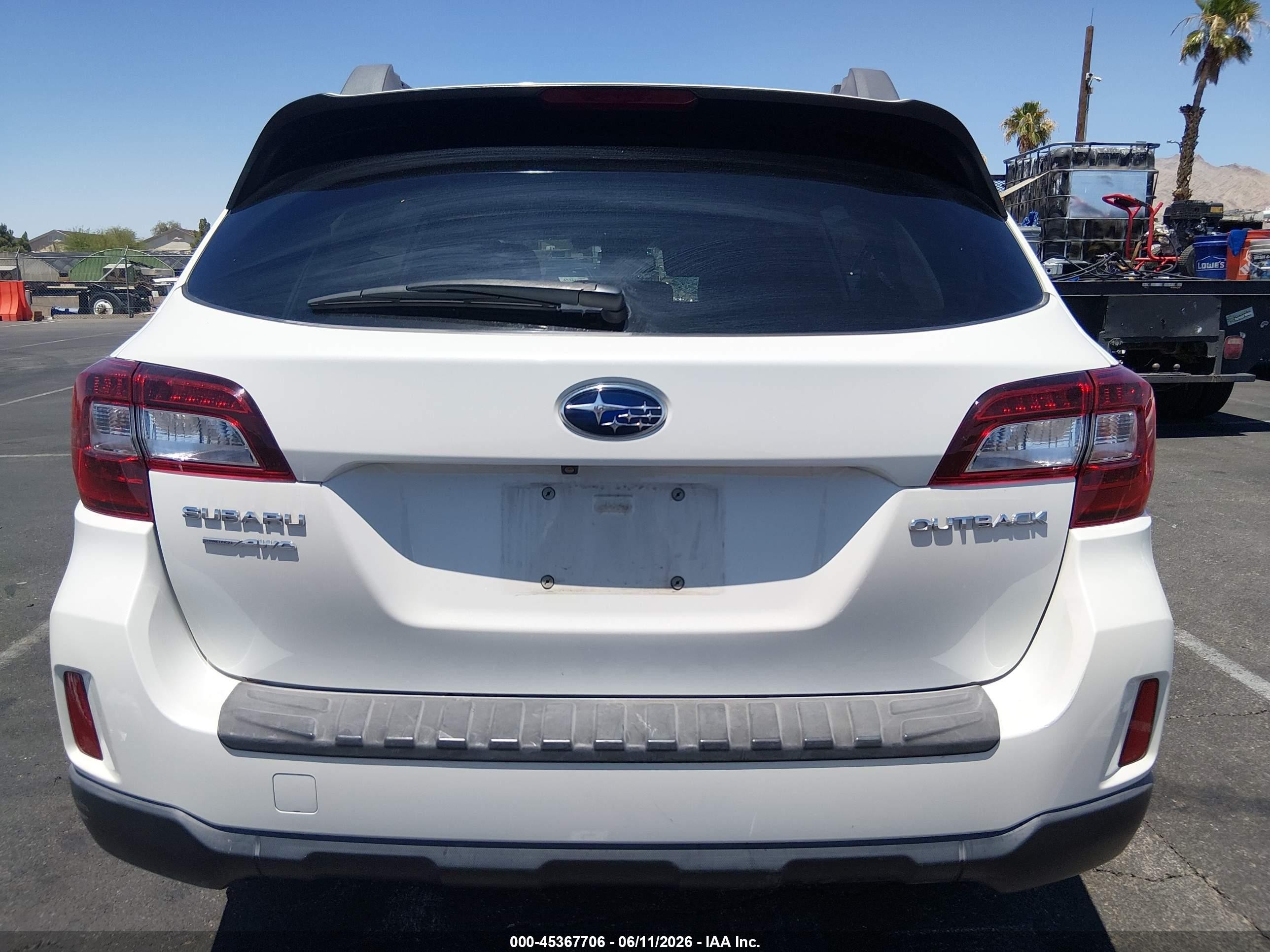 2015 Subaru Outback 2.5i Limited White vin: 4S4BSBNC8F3225562