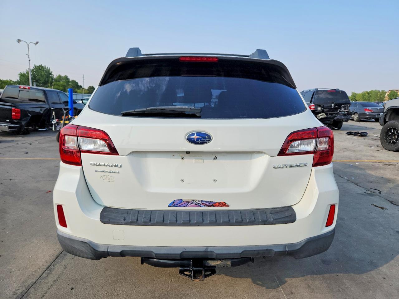 2015 Subaru Outback 2.5i Limited White vin: 4S4BSBNC8F3242023