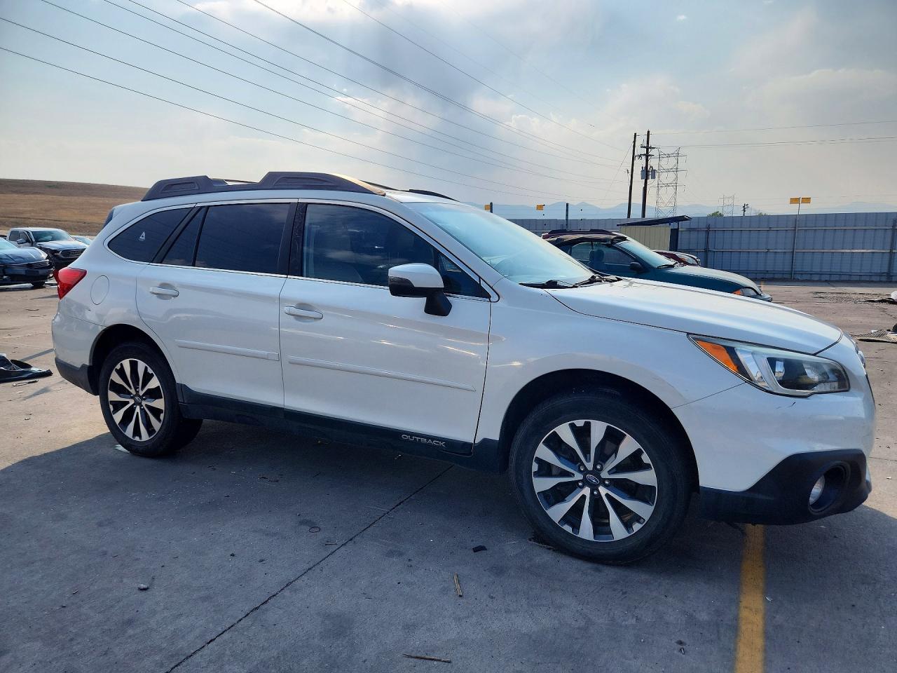2015 Subaru Outback 2.5i Limited White vin: 4S4BSBNC8F3242023