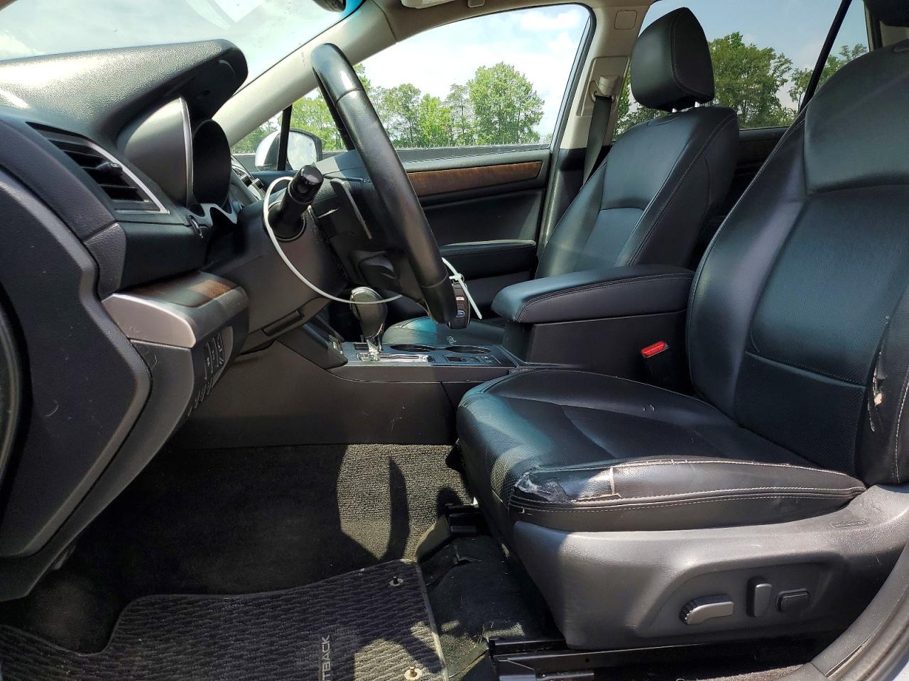 2015 Subaru Outback 2.5i Limited Silver vin: 4S4BSBNC8F3263387