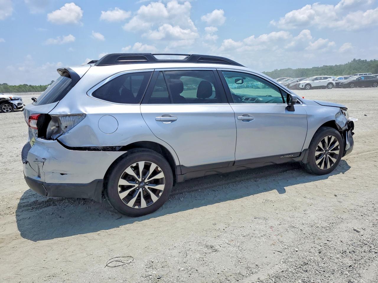 2015 Subaru Outback 2.5i Limited Silver vin: 4S4BSBNC8F3263387