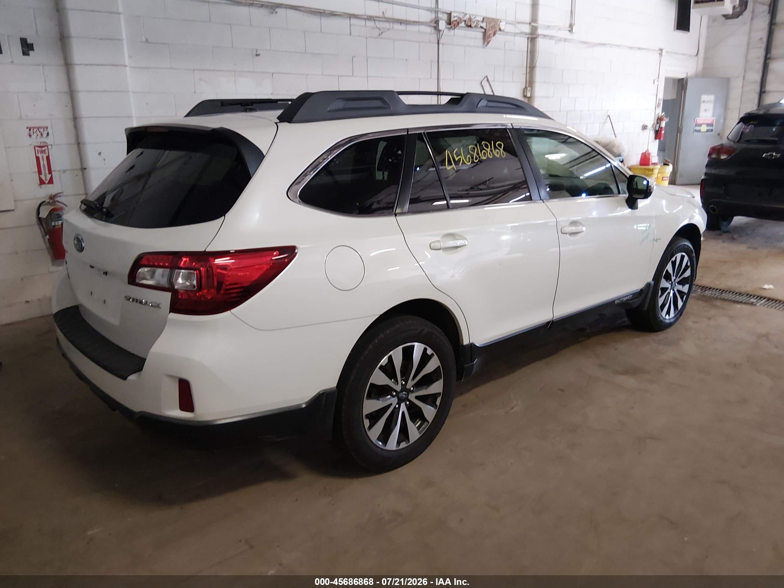 2015 Subaru Outback 2.5i Limited White vin: 4S4BSBNC8F3310949