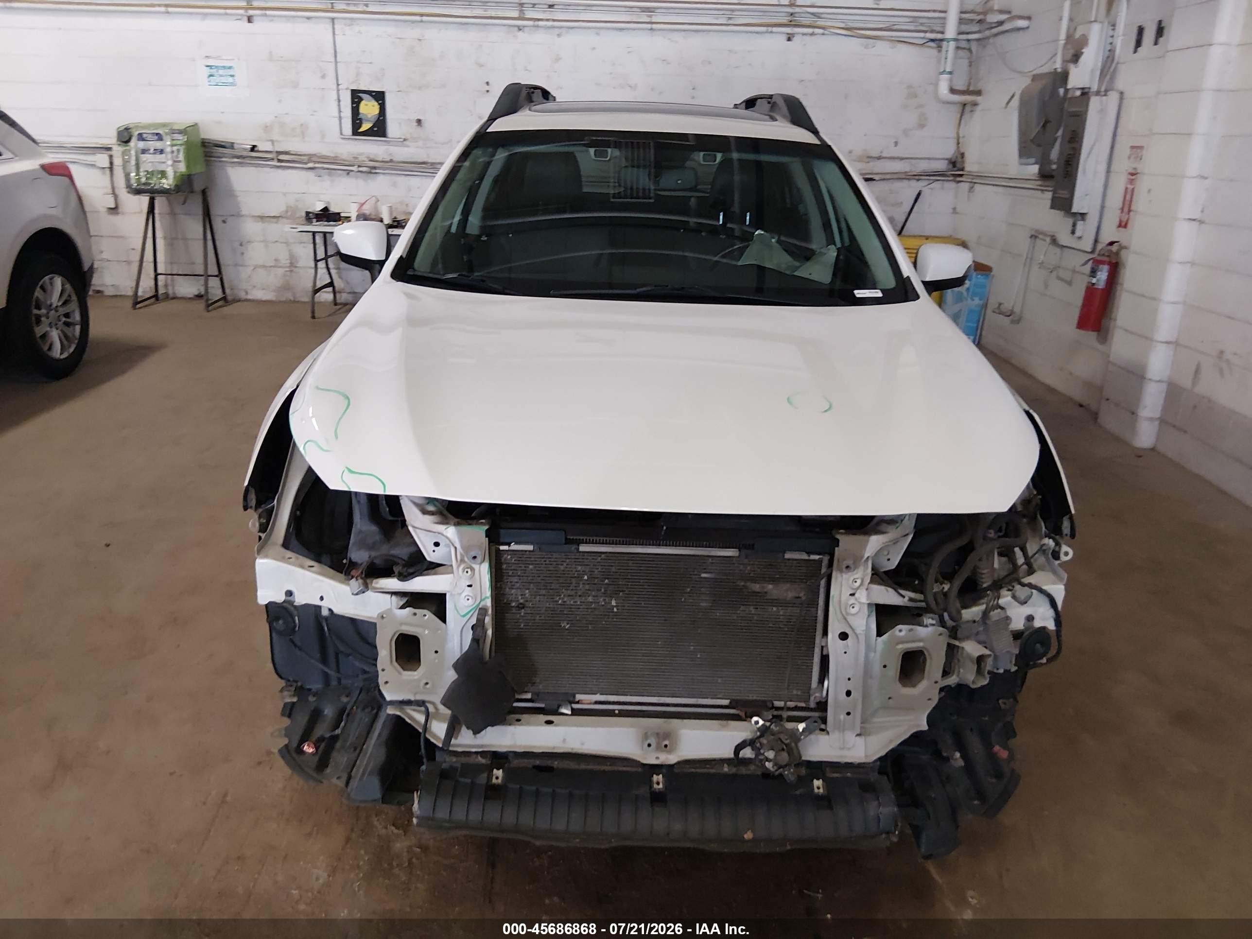 2015 Subaru Outback 2.5i Limited White vin: 4S4BSBNC8F3310949