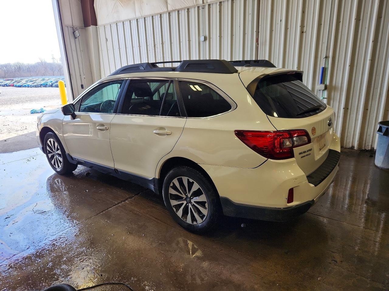2015 Subaru Outback 2.5i Limited White vin: 4S4BSBNC8F3342459