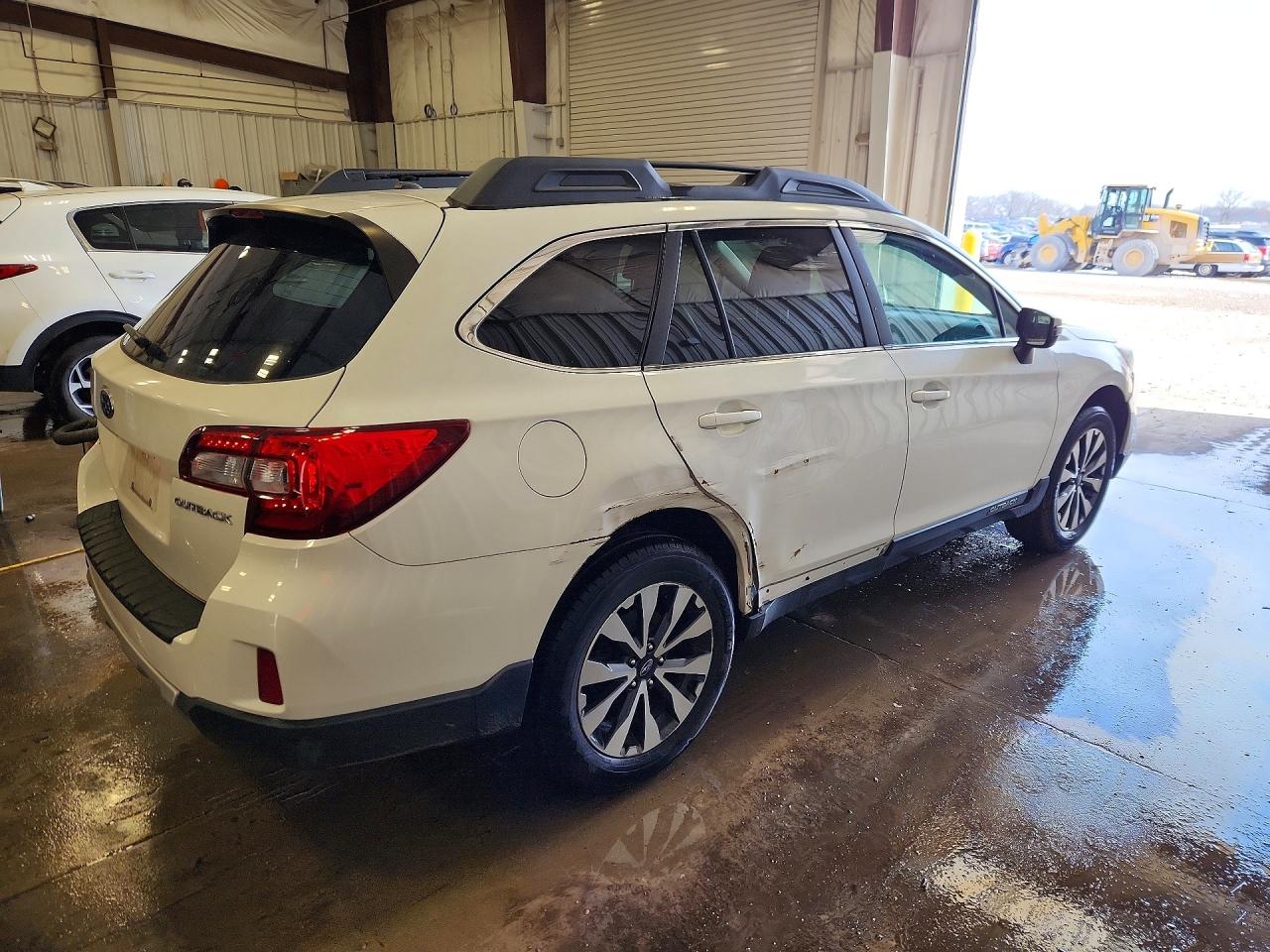 2015 Subaru Outback 2.5i Limited White vin: 4S4BSBNC8F3342459