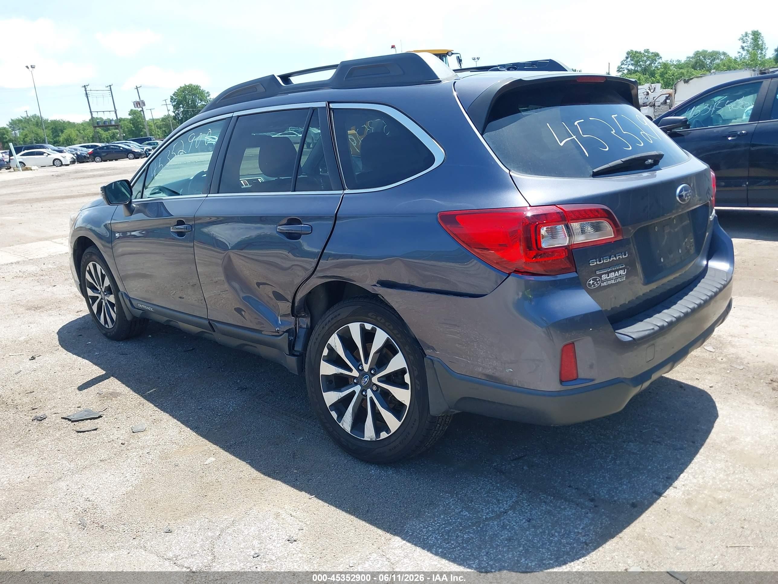 2015 Subaru Outback 2.5i Limited Серый vin: 4S4BSBNC9F3269778
