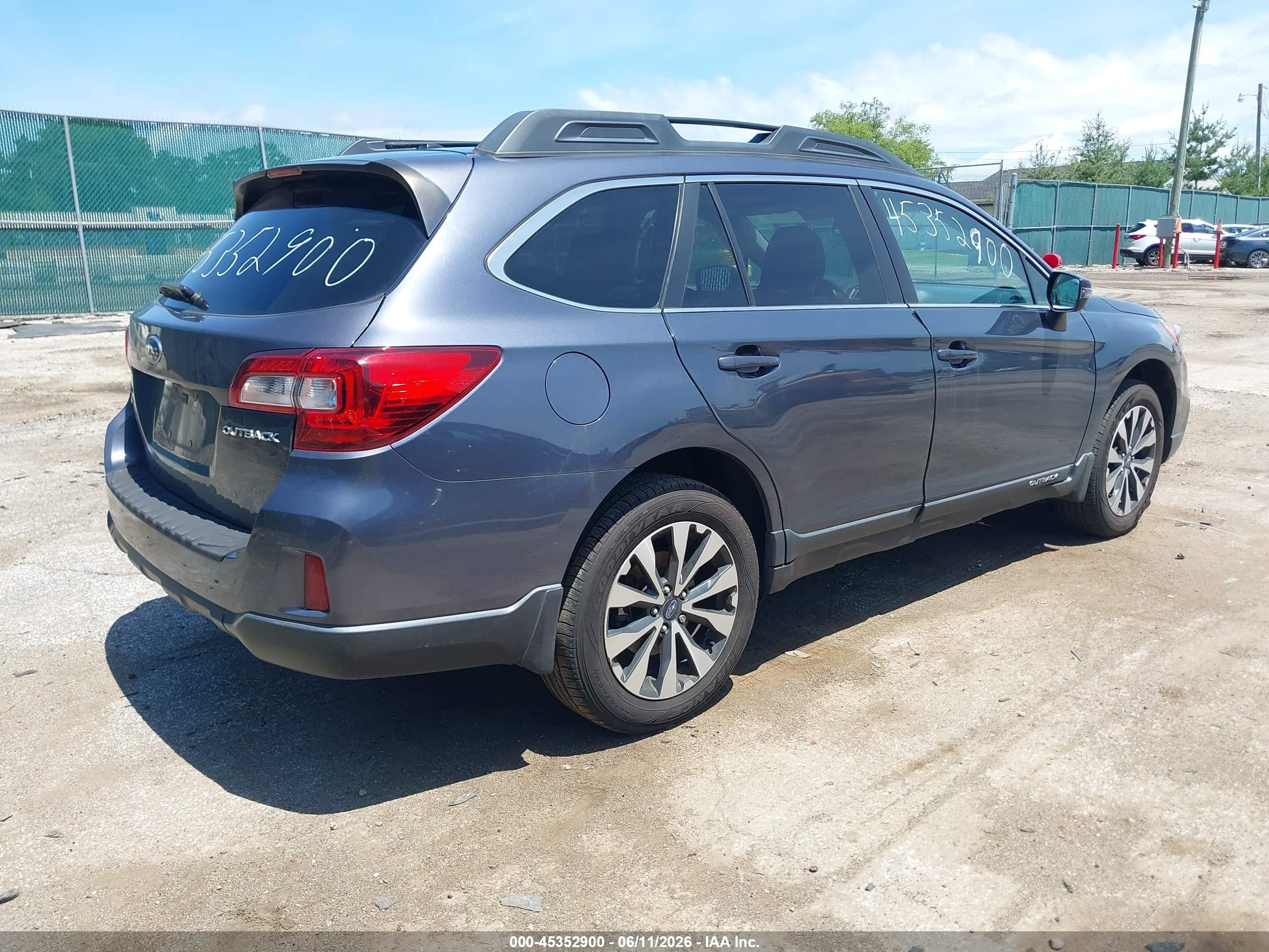 2015 Subaru Outback 2.5i Limited Серый vin: 4S4BSBNC9F3269778