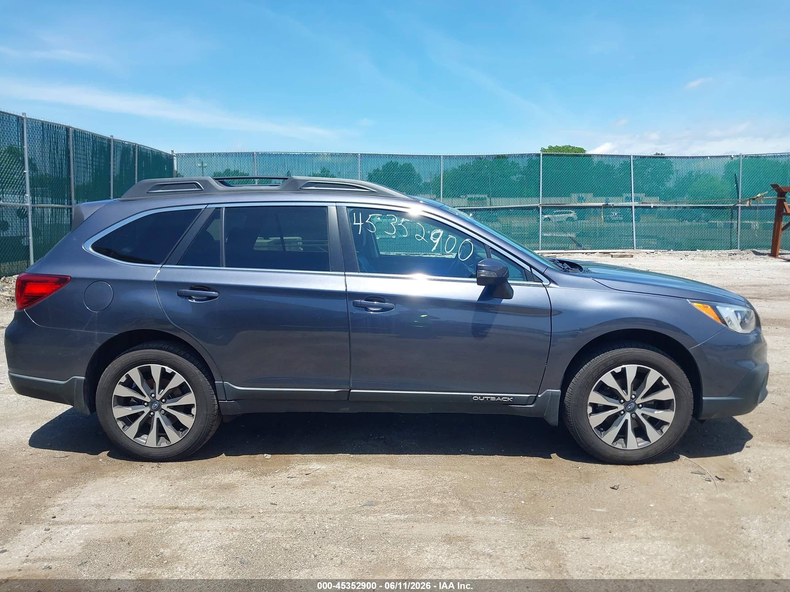 2015 Subaru Outback 2.5i Limited Серый vin: 4S4BSBNC9F3269778
