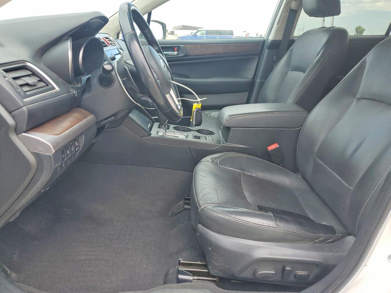 2015 Subaru Outback 2.5i Limited White vin: 4S4BSBNC9F3286998