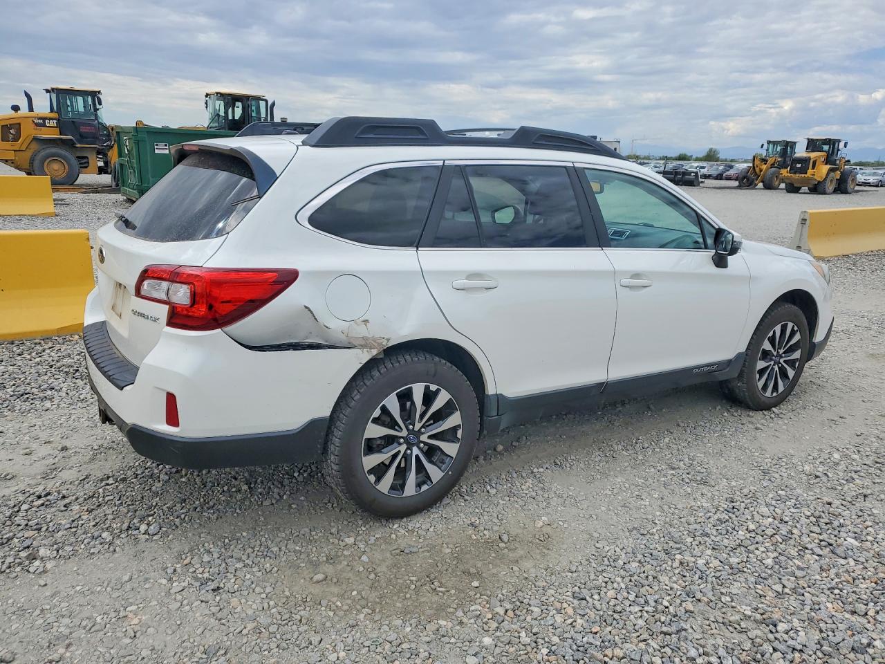 2015 Subaru Outback 2.5i Limited White vin: 4S4BSBNC9F3286998
