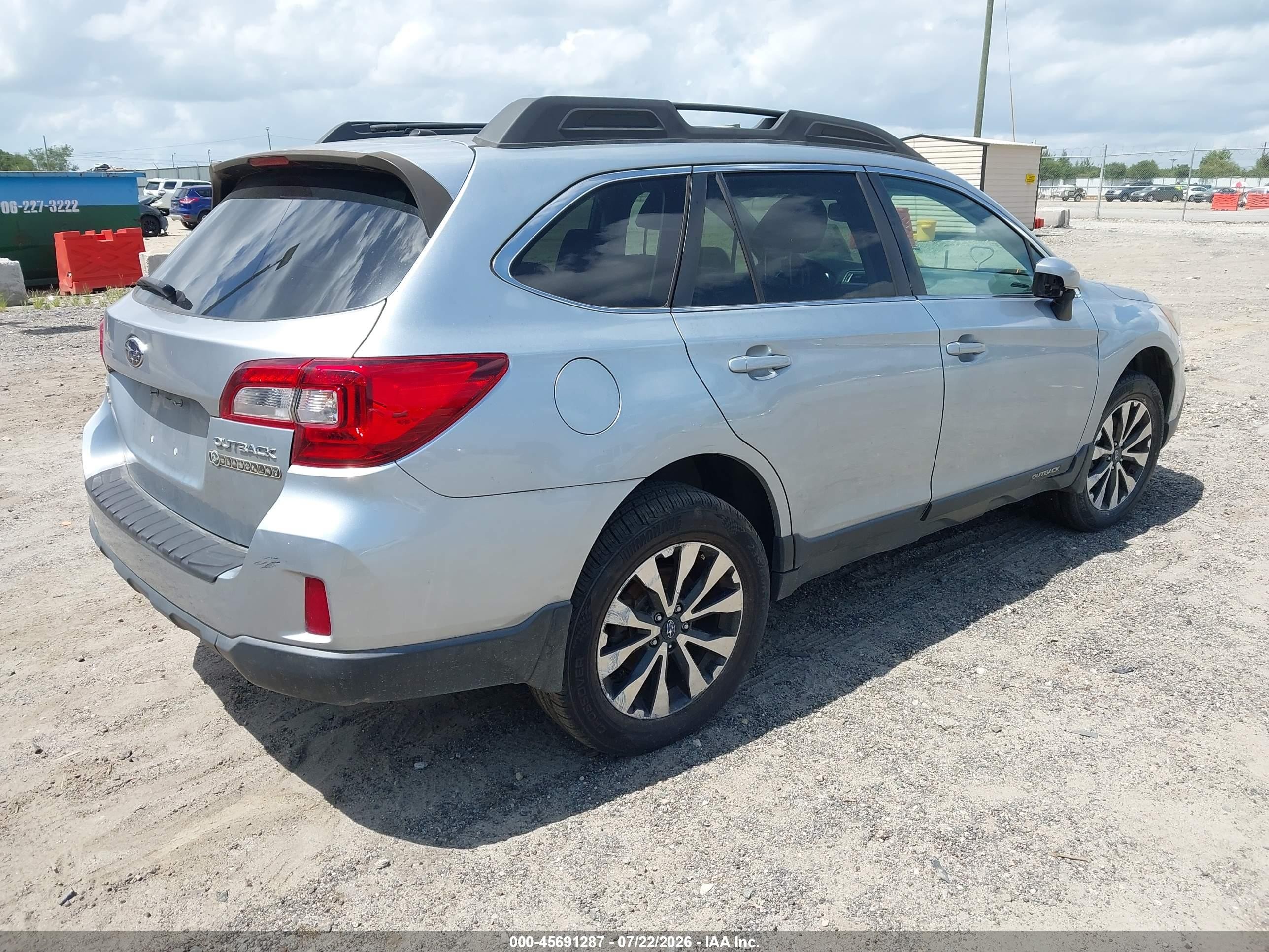 2015 Subaru Outback 2.5i Limited Silver vin: 4S4BSBNC9F3361652
