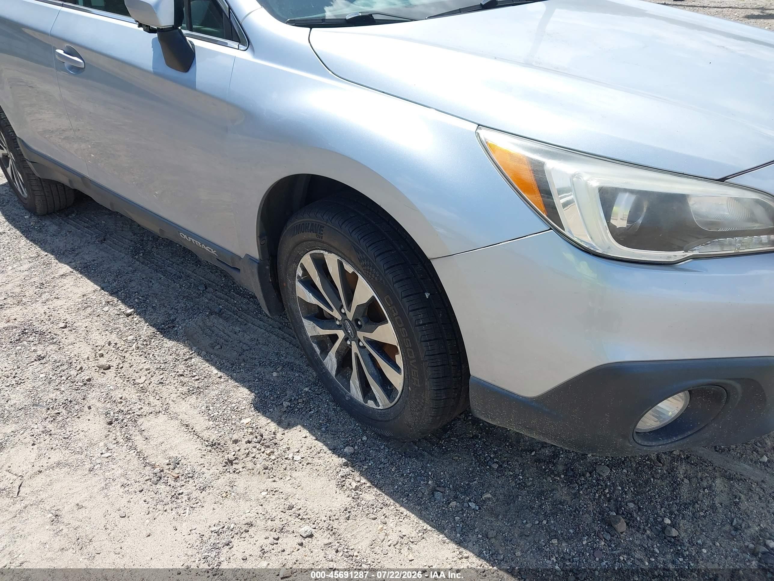 2015 Subaru Outback 2.5i Limited Silver vin: 4S4BSBNC9F3361652