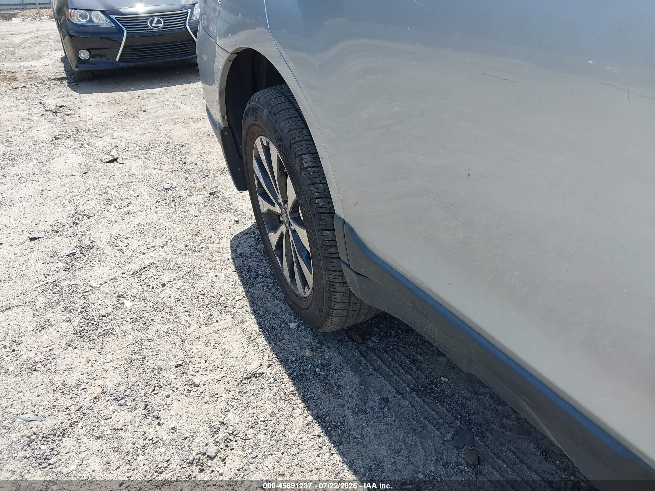 2015 Subaru Outback 2.5i Limited Silver vin: 4S4BSBNC9F3361652