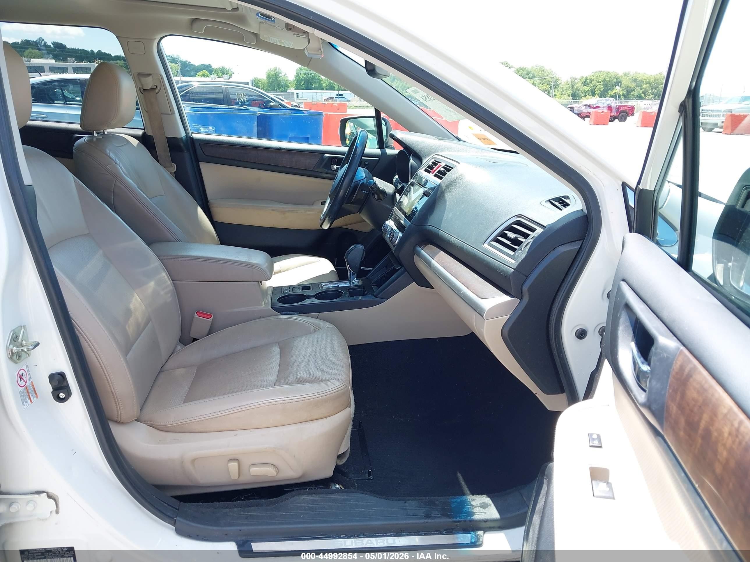 2015 Subaru Outback 2.5i Limited White vin: 4S4BSBNCXF3279381