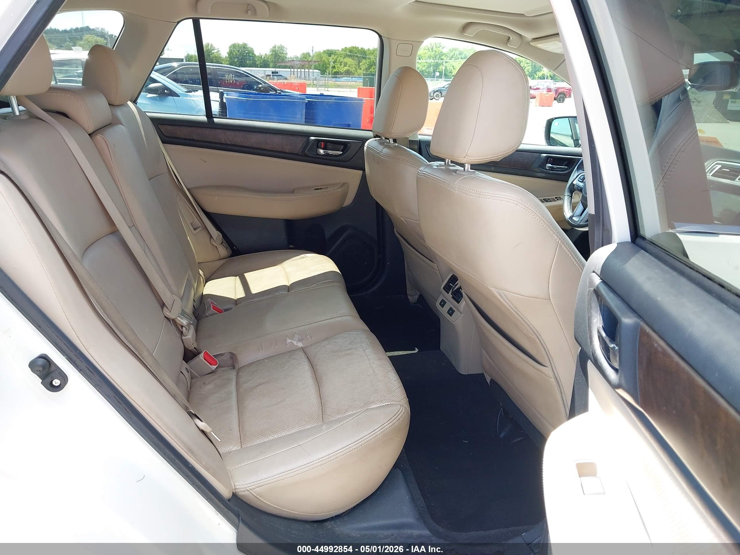 2015 Subaru Outback 2.5i Limited White vin: 4S4BSBNCXF3279381