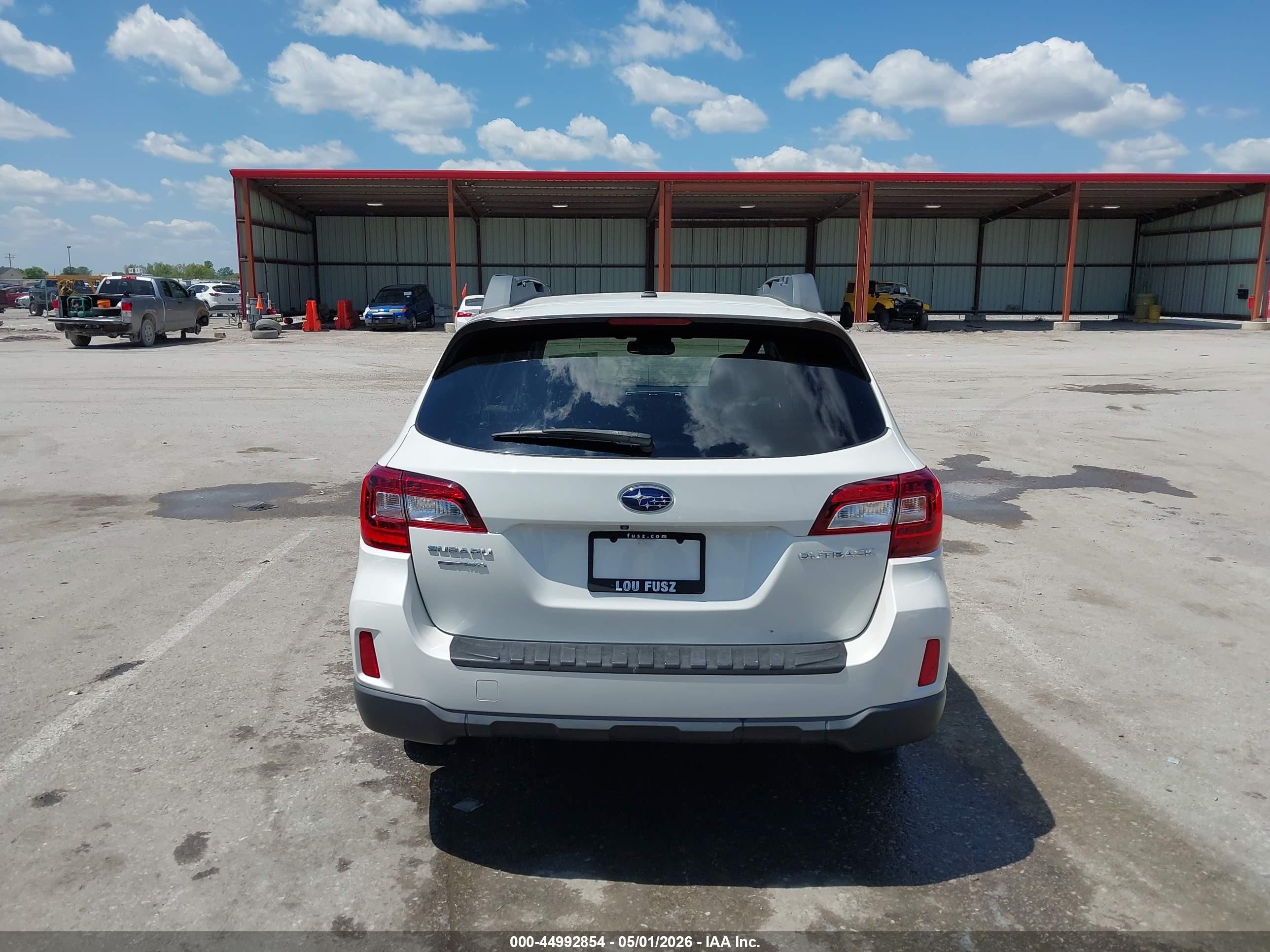 2015 Subaru Outback 2.5i Limited White vin: 4S4BSBNCXF3279381