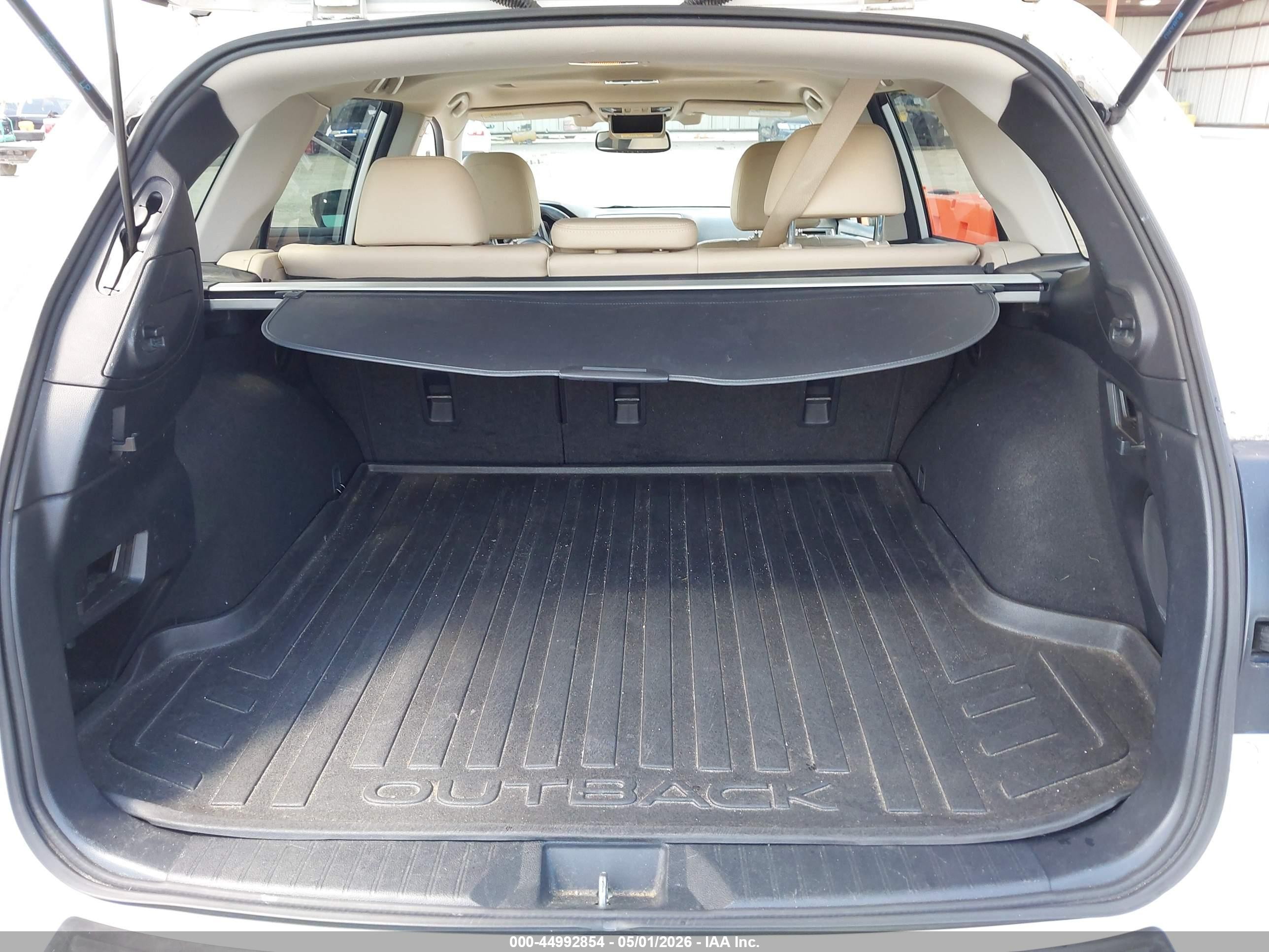 2015 Subaru Outback 2.5i Limited White vin: 4S4BSBNCXF3279381