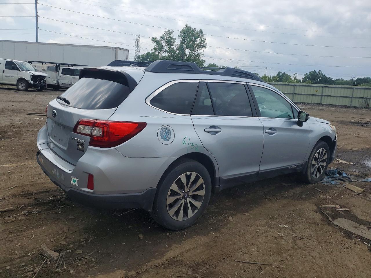 2015 Subaru Outback 2.5i Limited Silver vin: 4S4BSBNCXF3286587