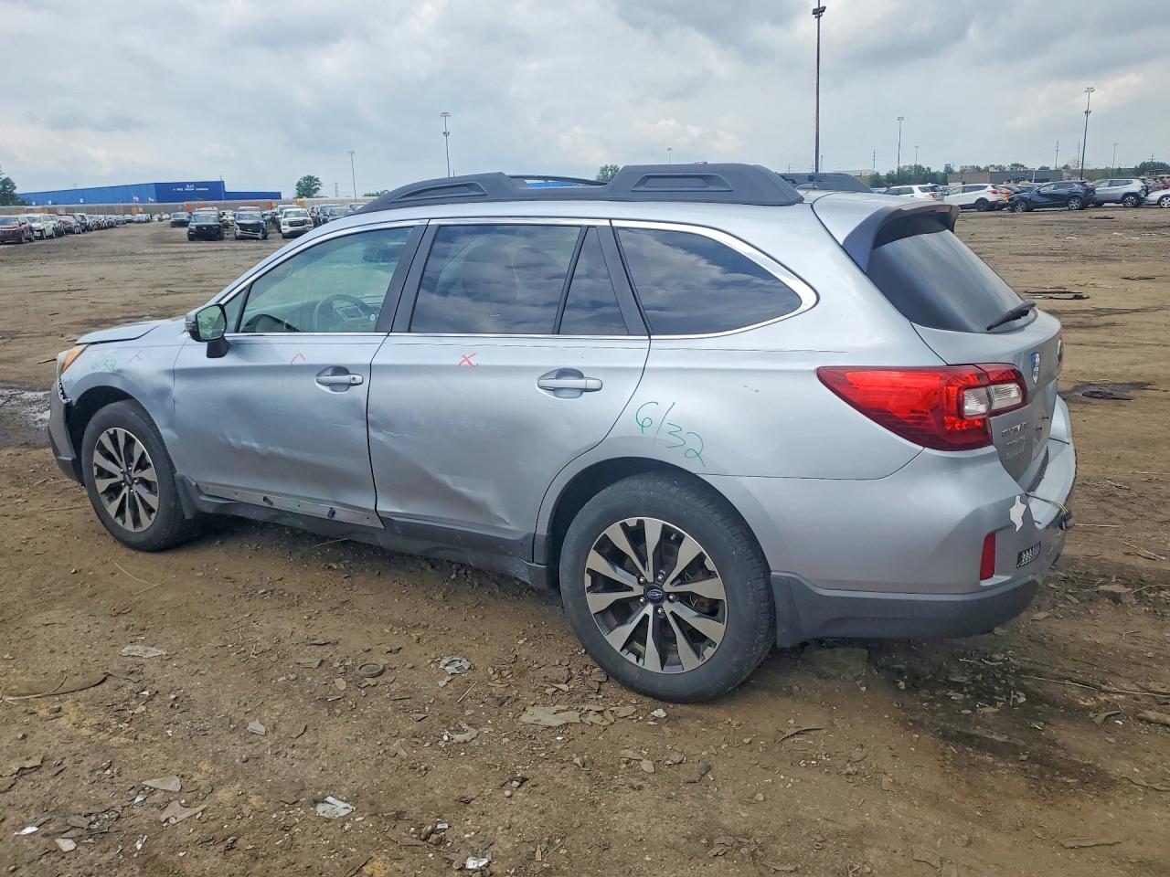 2015 Subaru Outback 2.5i Limited Silver vin: 4S4BSBNCXF3286587