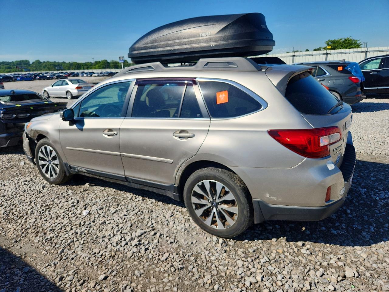 2015 Subaru Outback 2.5i Limited Silver vin: 4S4BSBNCXF3318308