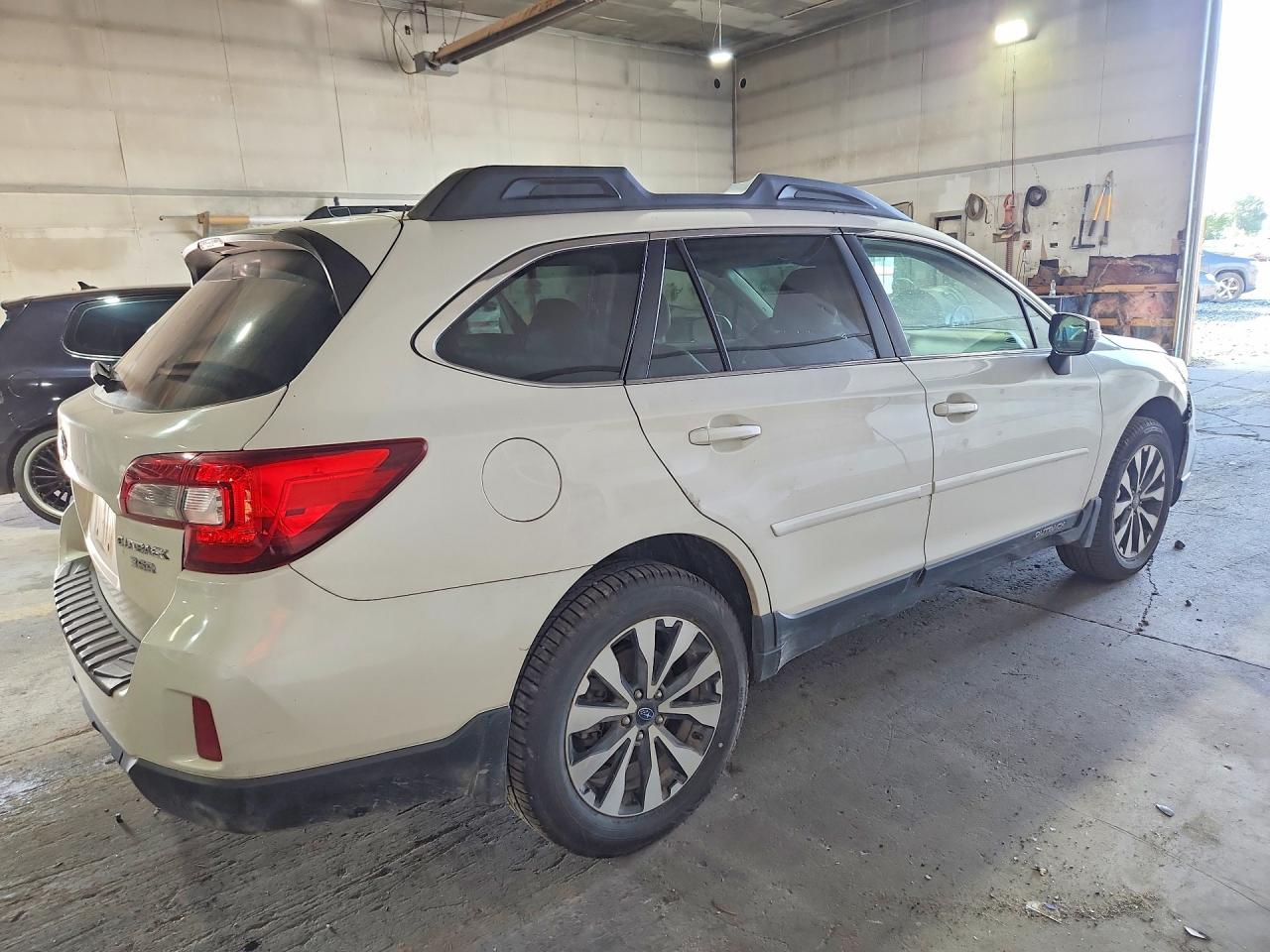 2015 Subaru Outback White vin: 4S4BSELC7F3215156
