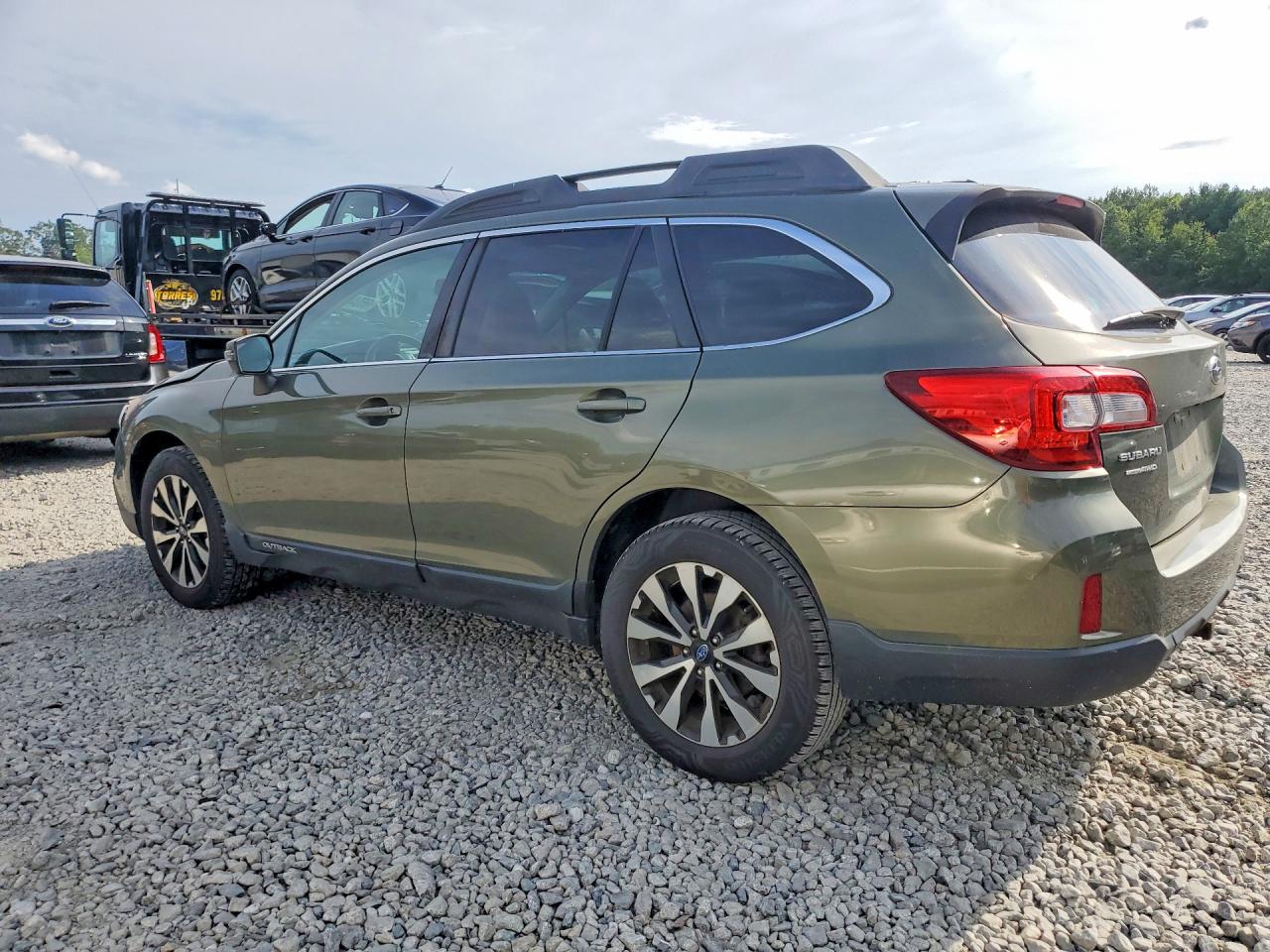 2015 Subaru Outback 3.6r Limited Green vin: 4S4BSELC9F3297875