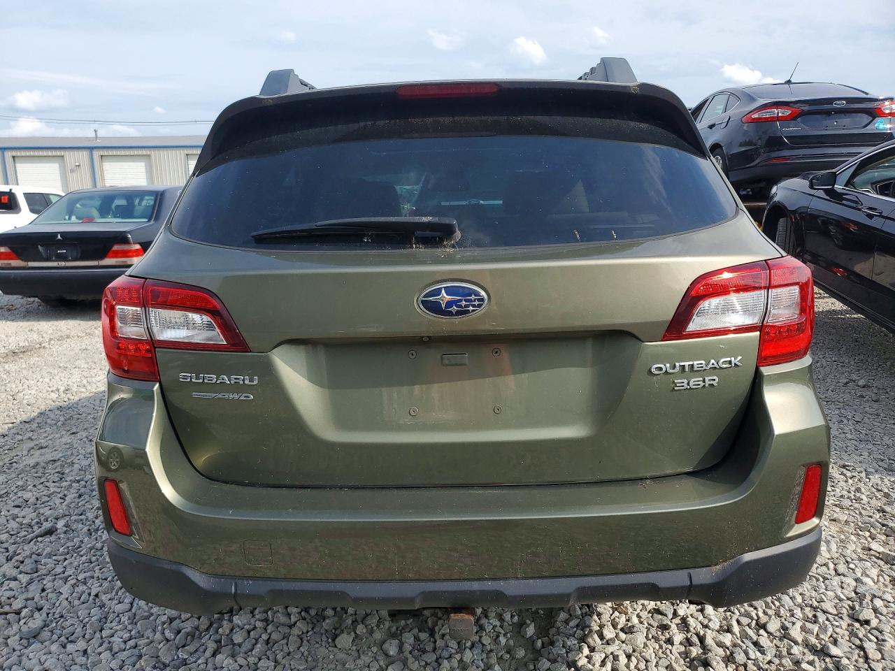 2015 Subaru Outback 3.6r Limited Green vin: 4S4BSELC9F3297875