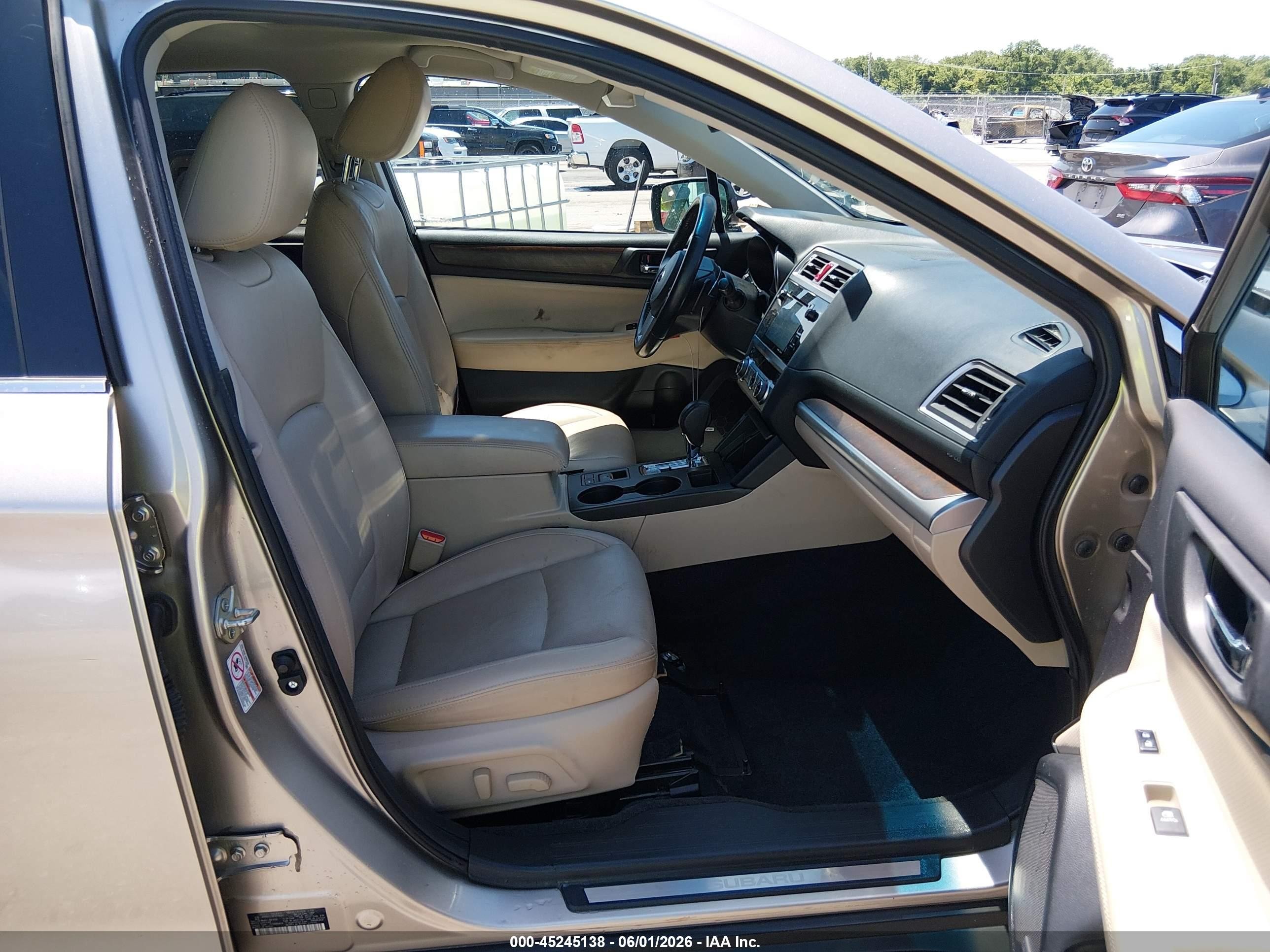 2015 Subaru Outback 3.6r Limited Silver vin: 4S4BSELCXF3213501