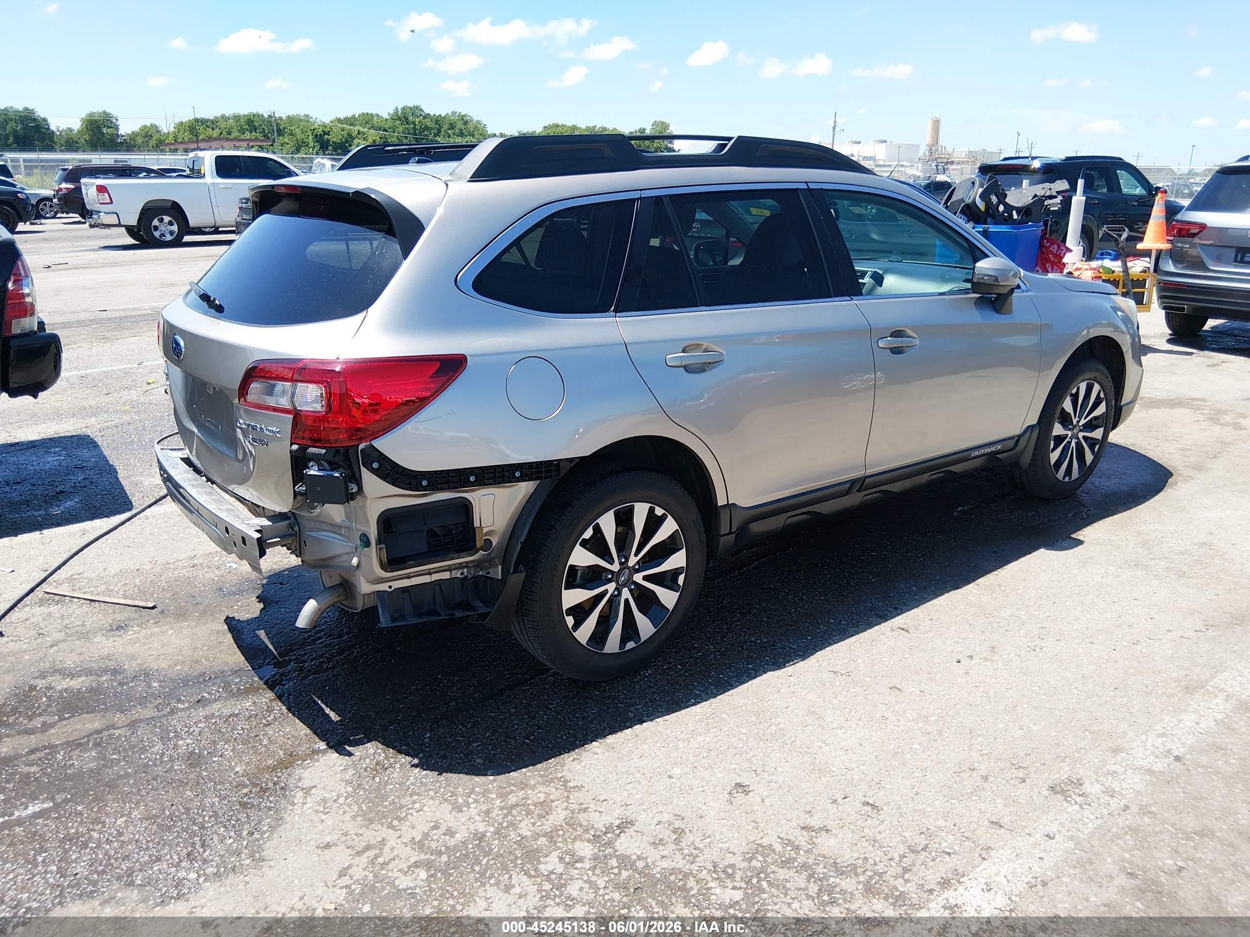 2015 Subaru Outback 3.6r Limited Silver vin: 4S4BSELCXF3213501