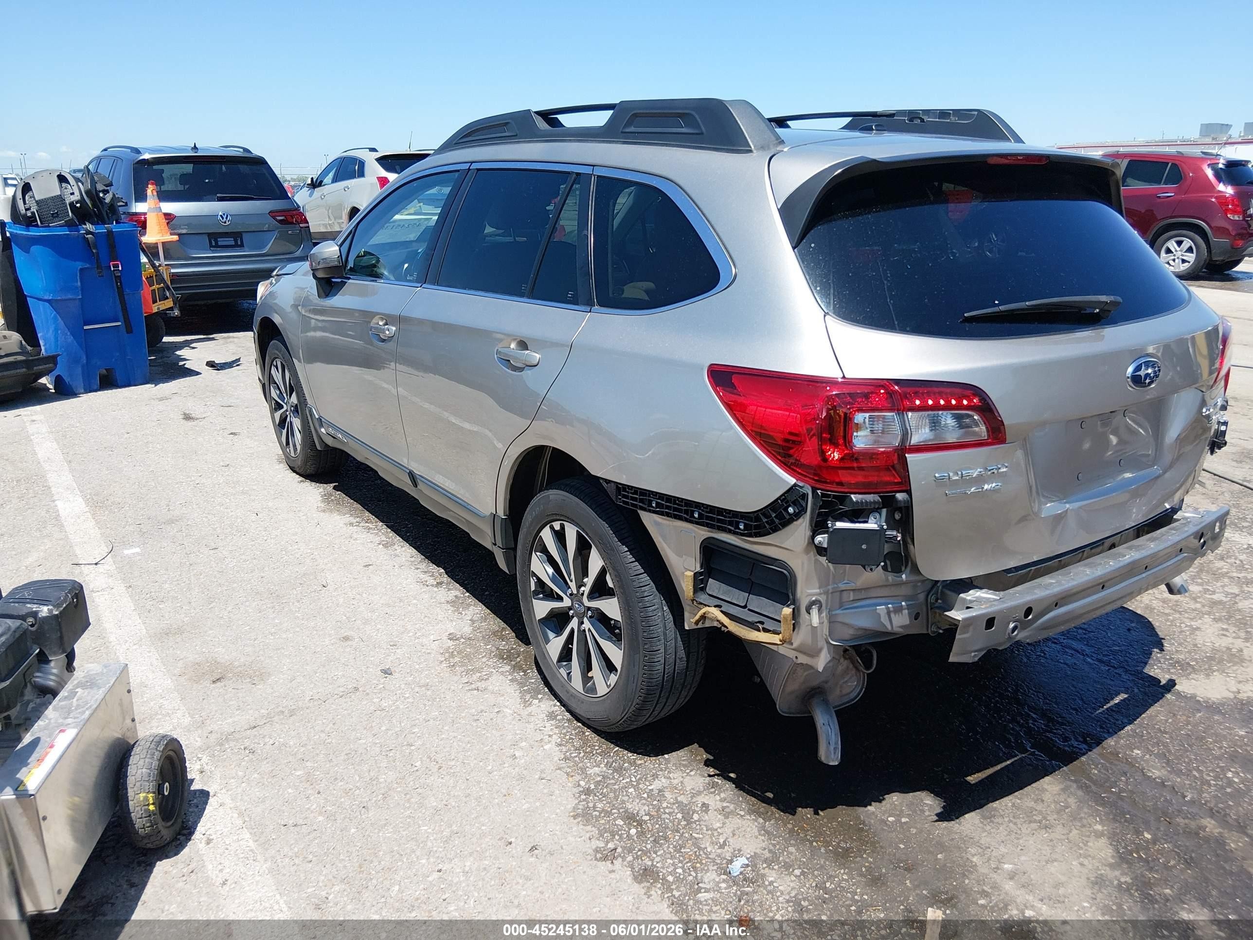 2015 Subaru Outback 3.6r Limited Silver vin: 4S4BSELCXF3213501