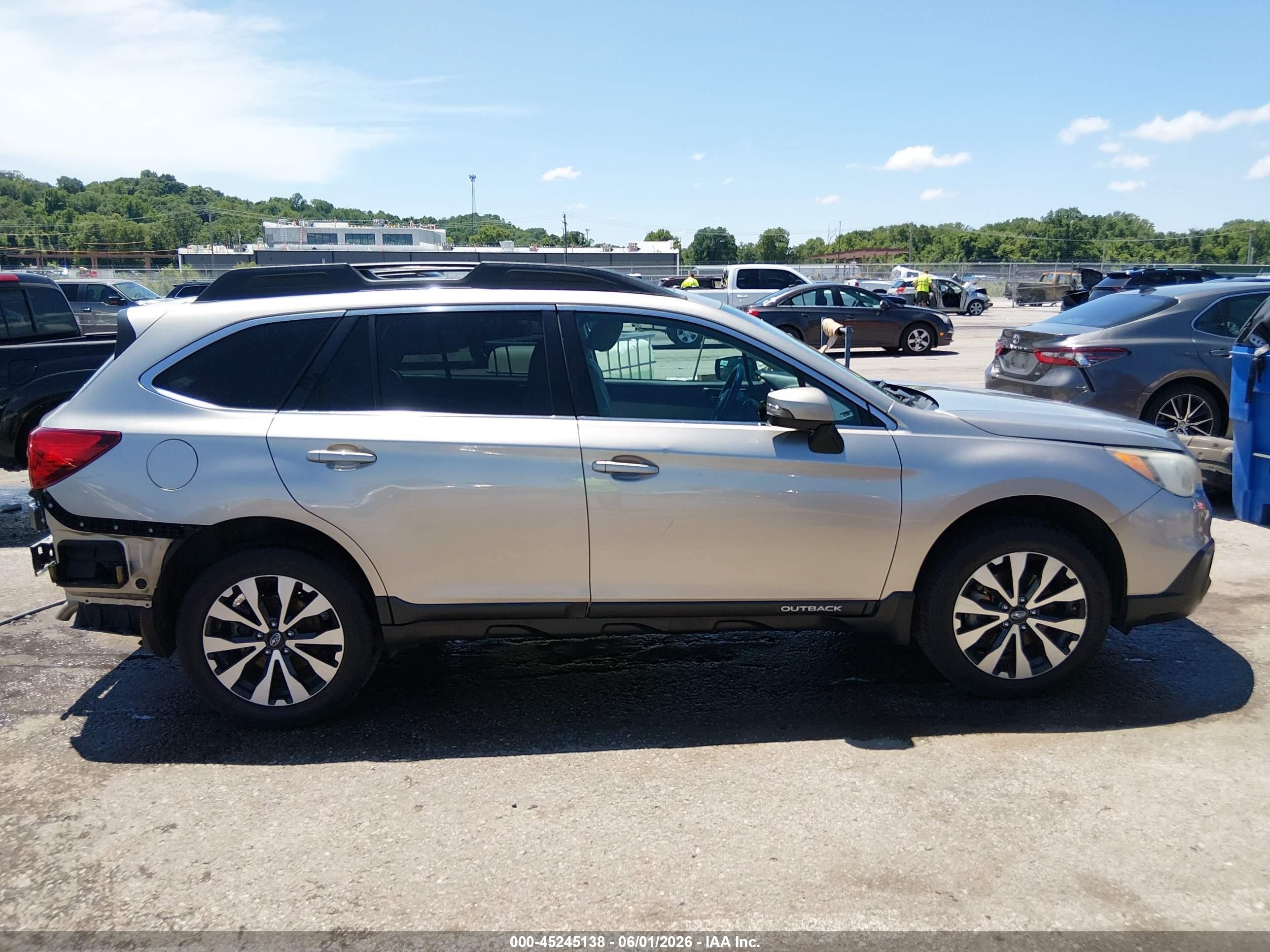 2015 Subaru Outback 3.6r Limited Silver vin: 4S4BSELCXF3213501