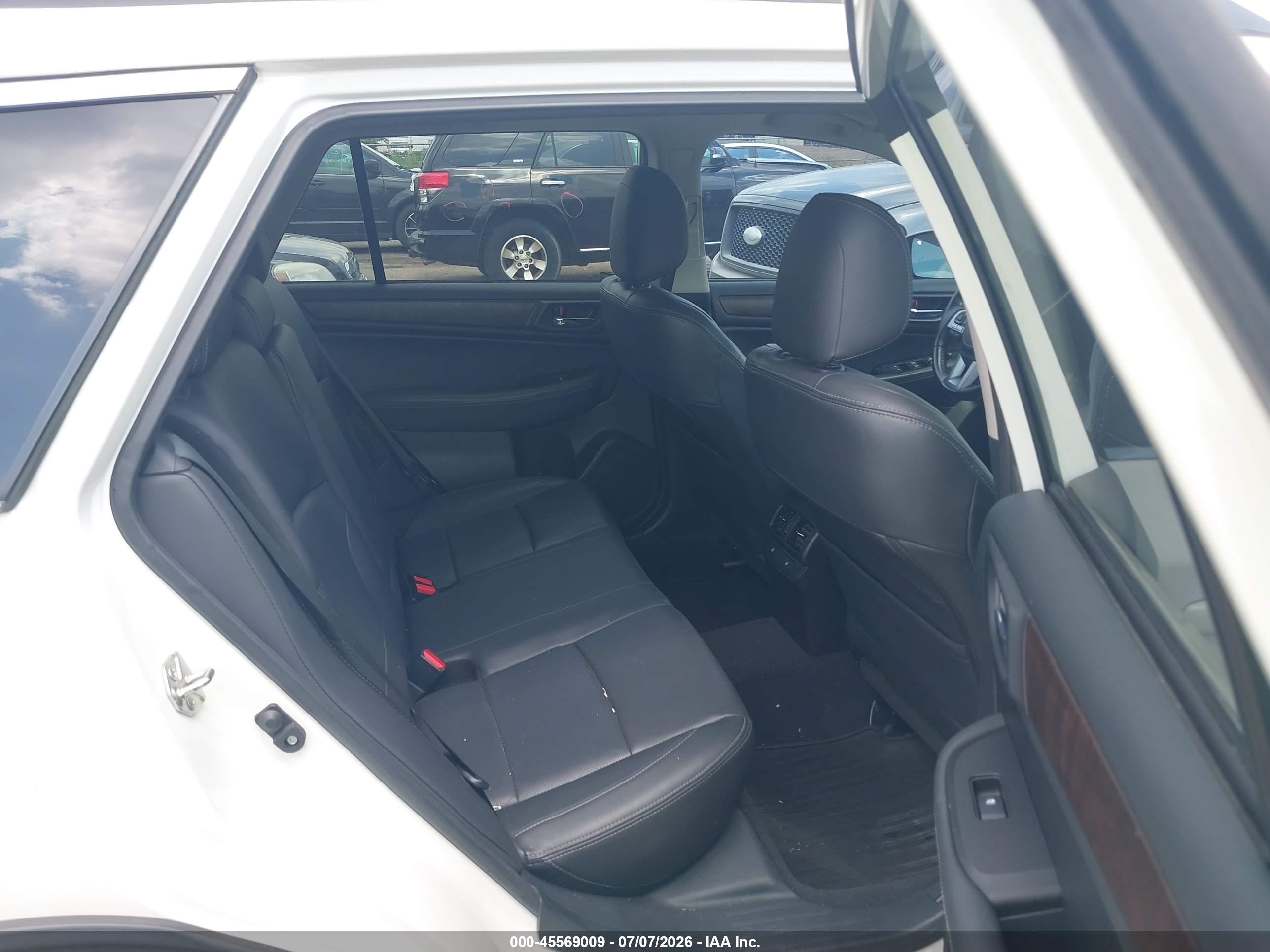2015 Subaru Outback 3.6r Limited Белый vin: 4S4BSENC1F3278699