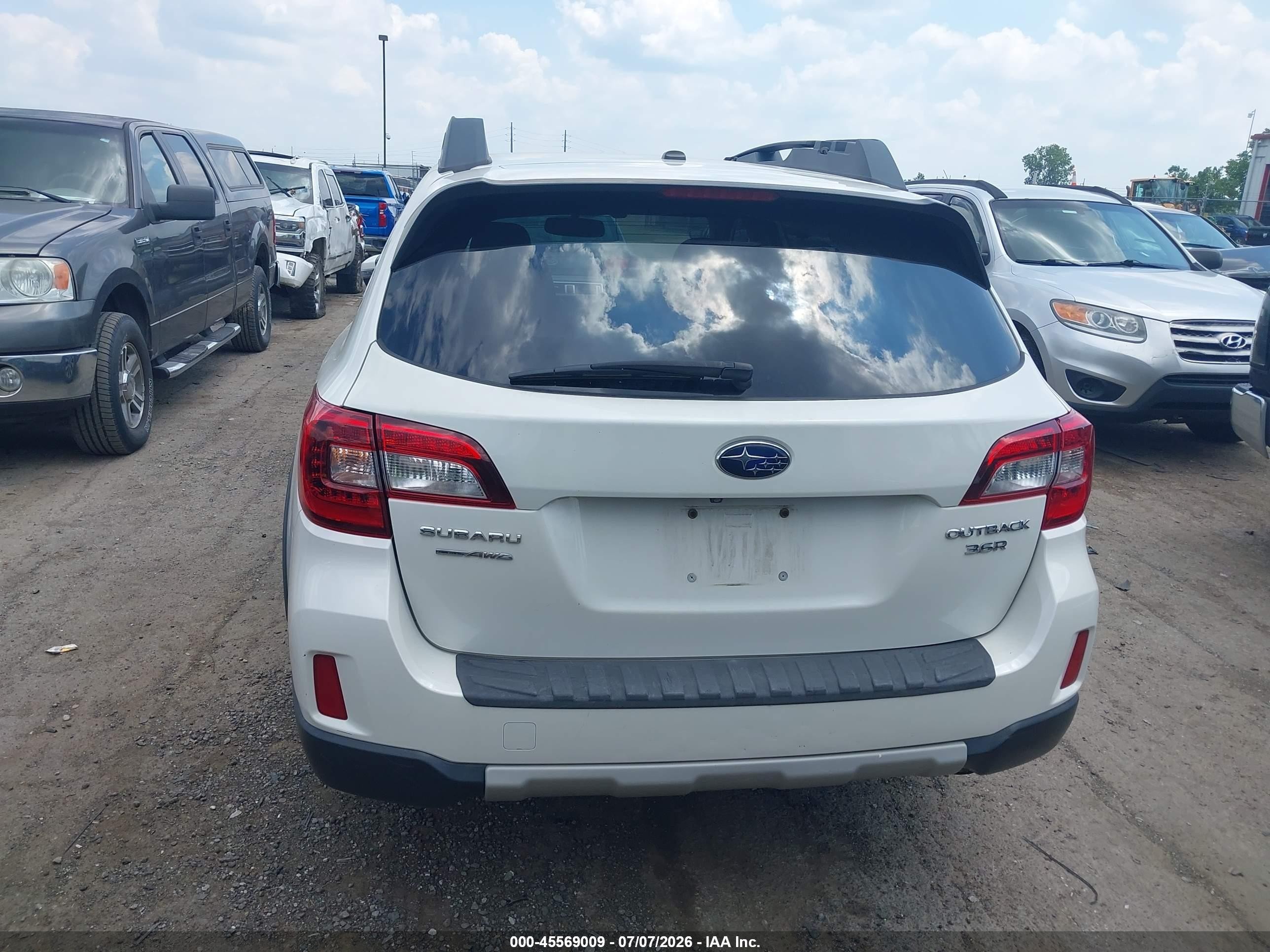 2015 Subaru Outback 3.6r Limited Белый vin: 4S4BSENC1F3278699