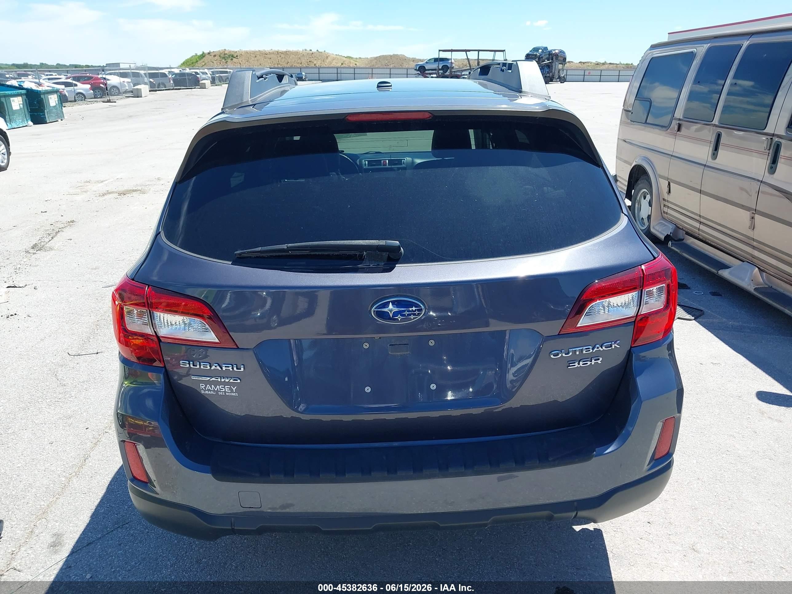 2015 Subaru Outback 3.6r Limited Gray vin: 4S4BSENC1F3287371